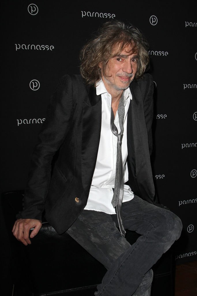 Louis Bertignac attends the 'Louis Bertignac Private Concert Party Hosted by 'Parnasse' Orange VIP Club' photocall at 1515 Club on December 5, 2011 in Paris, France. | Photo : Getty Images