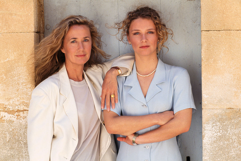 Brigitte Fossey et sa fille Marie sur le plateau du "Chateau des Oliviers" | Source : Getty Images