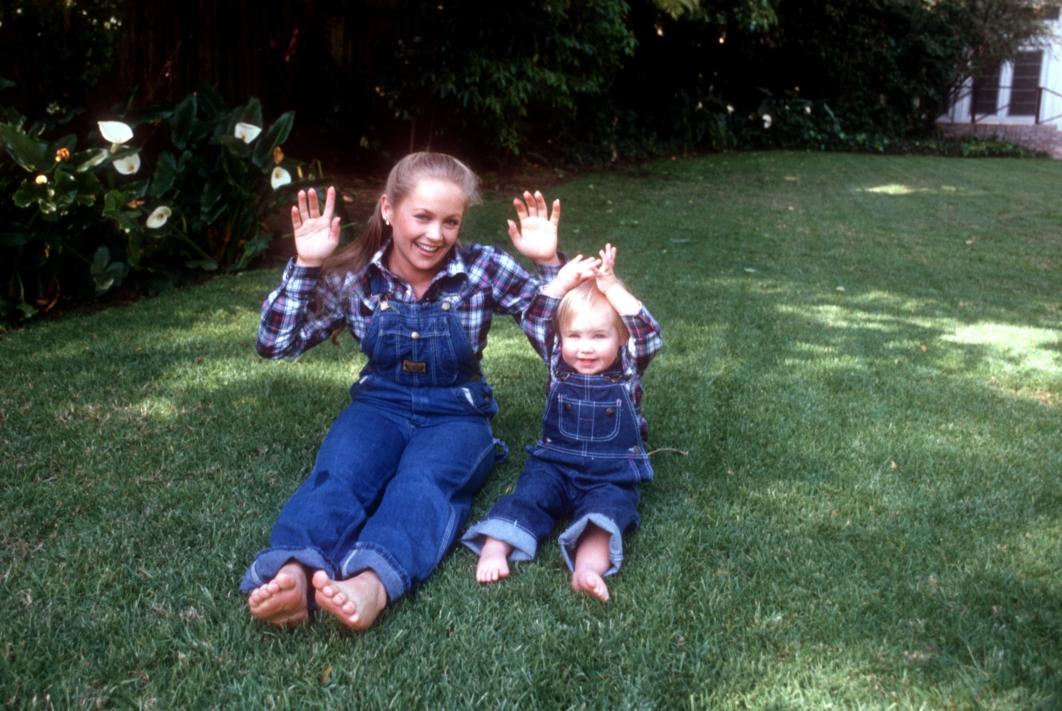 L'actrice et sa fille Cherish Lee posent ensemble le 5 janvier 1984 à Hollywood, Los Angeles | Source : Getty Images