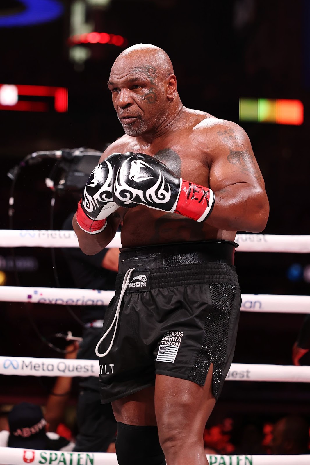 Mike Tyson lors de son combat contre Jake Paul à l'AT&amp;T Stadium, le 15 novembre 2024, à Arlington, au Texas. | Source : Getty Images