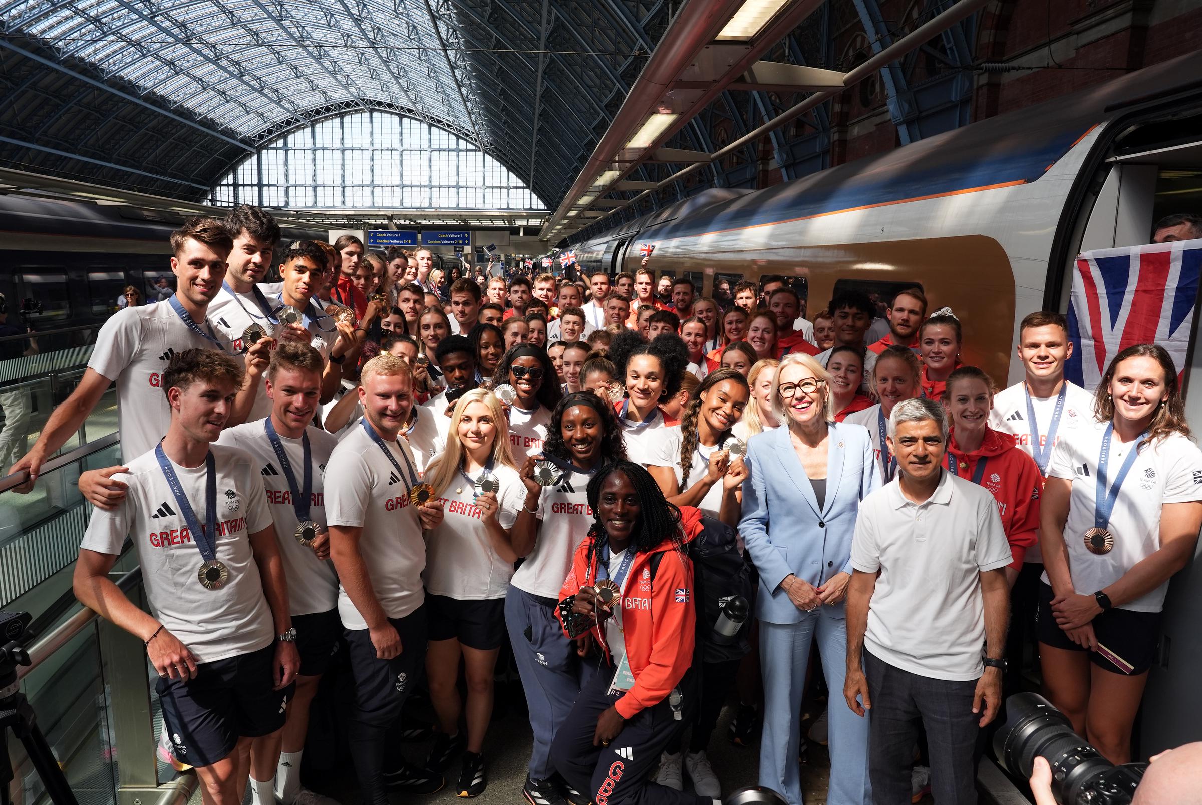 L'équipe GB arrive en Eurostar à la gare de Londres St. Pancras International après avoir participé aux Jeux olympiques de Paris 2024 en France, le lundi 12 août 2024. | Source : Getty Images