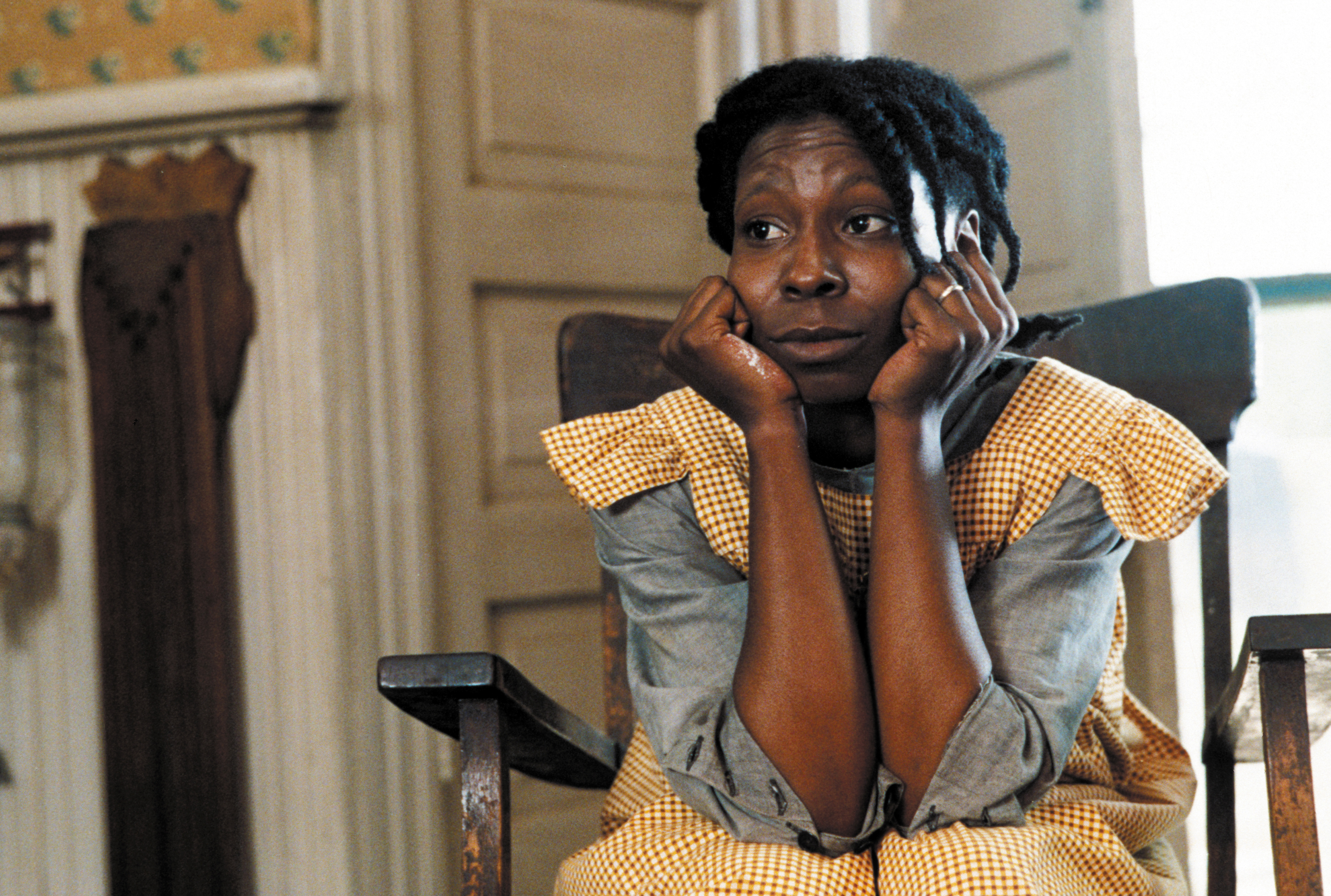 Whoopi Goldberg sur le plateau de "La couleur pourpre" en 1985 | Source : Getty Images