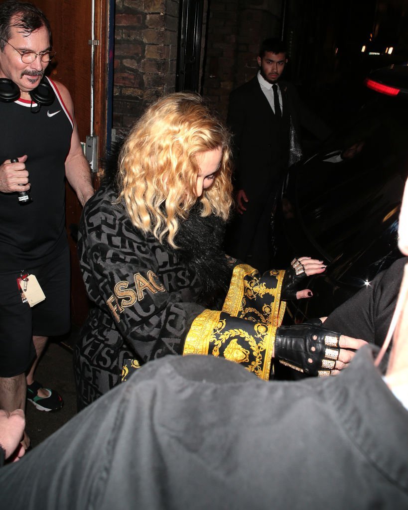 Madonna en quittant le London Palladium après son concert le 30 janvier 2020 à Londres, en Angleterre. | Photo : Getty Images