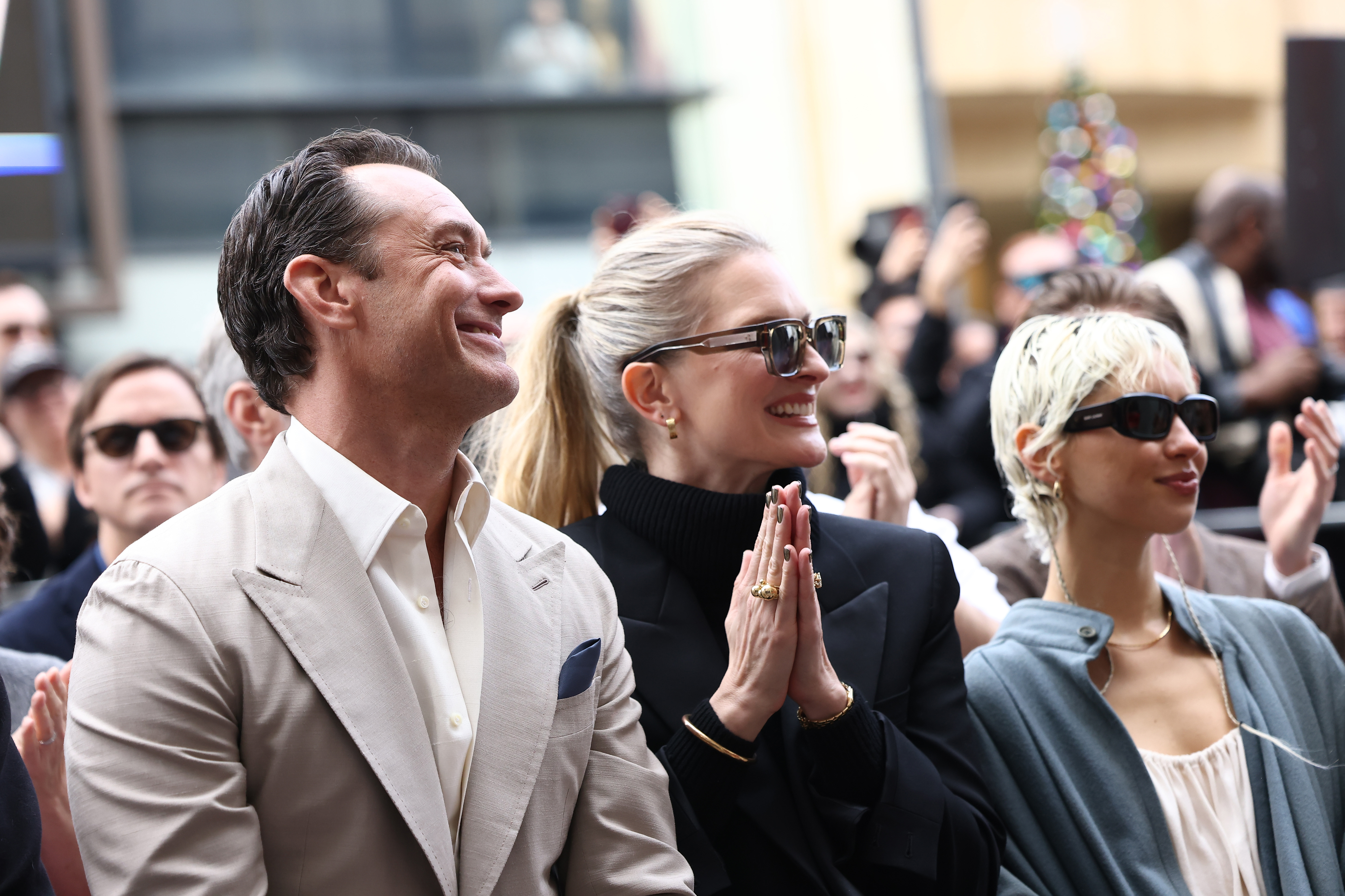 Jude Law, Phillipa Coan et Iris Law assistent à la cérémonie de remise de l'étoile de Jude Law sur le Hollywood Walk of Fame, le 12 décembre 2024 | Source : Getty Images