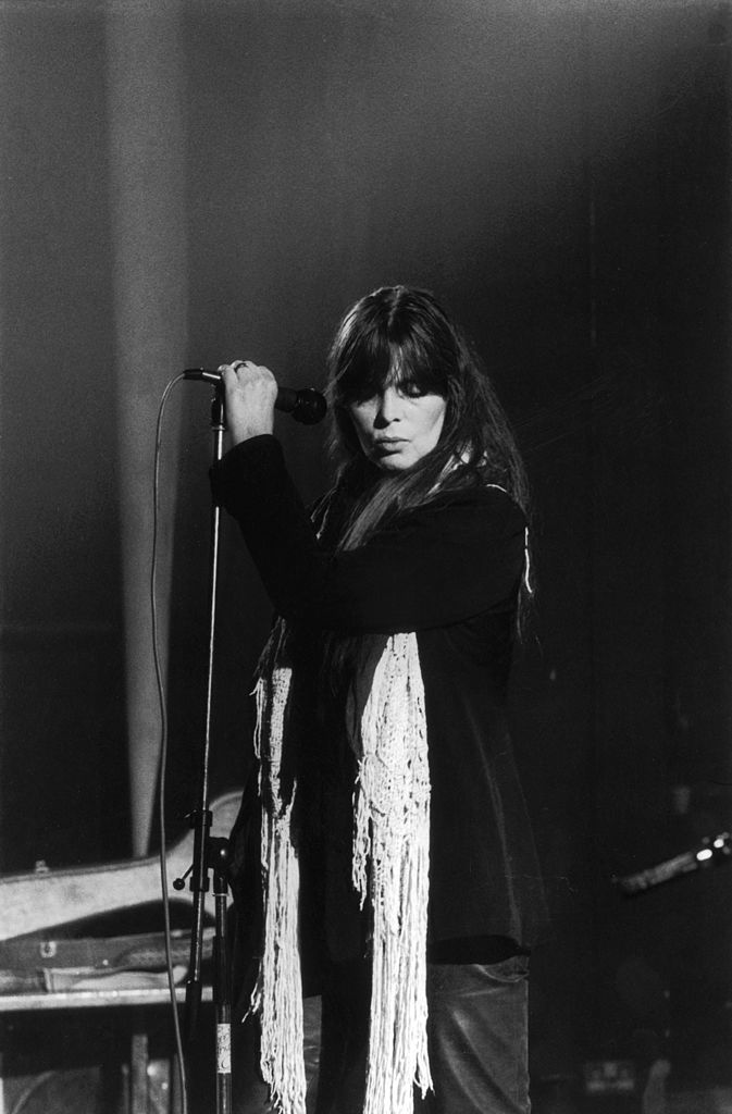 La chanteuse Nico sur scène en 1983. l Source : Getty Images