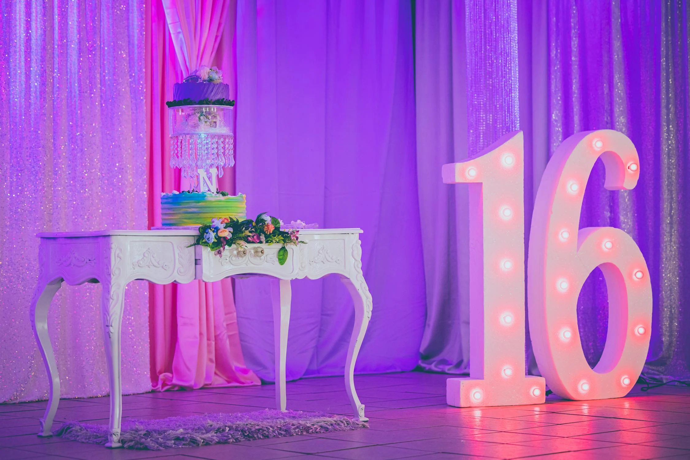 Décorations pour le bal des 16 ans | Source : Pexels