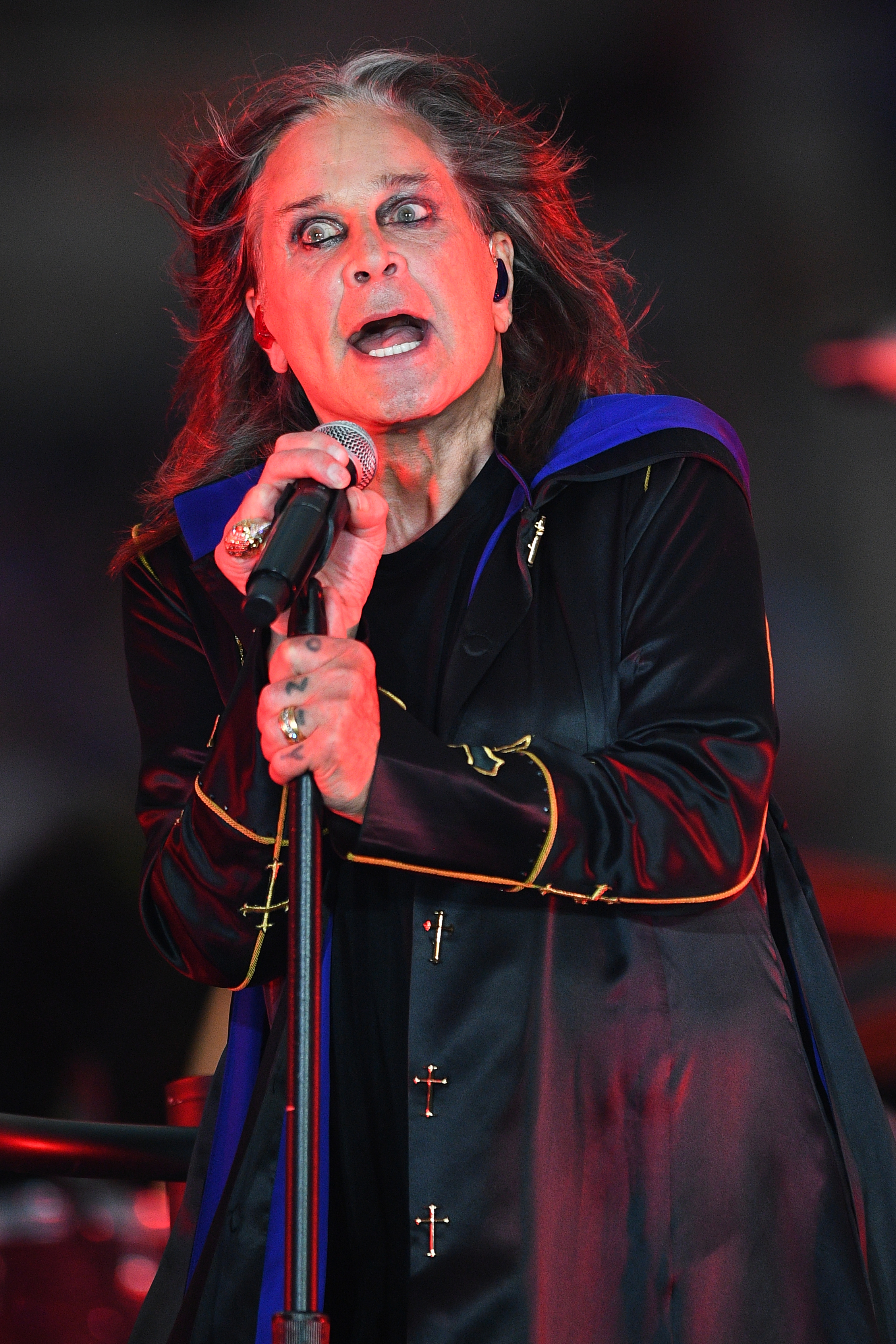 Ozzy Osbourne se produit à la mi-temps du match de la NFL entre les Buffalo Bills et les Los Angeles Rams, au SoFi Stadium d'Inglewood, en Californie, le 8 septembre 2022. | Source : Getty Images