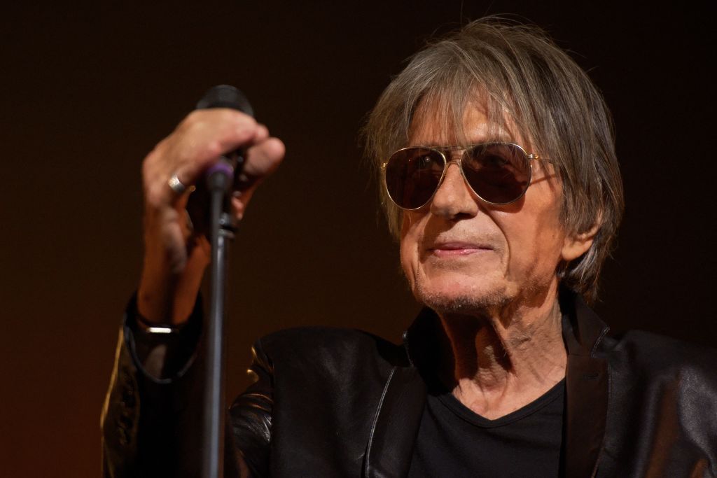 Jacques Dutronc sur scène lors de la journée d'ouverture du festival de musique du Printemps de Bourges, à Bourges, dans le centre de la France, le 19 avril 2022 | Source : Getty Images