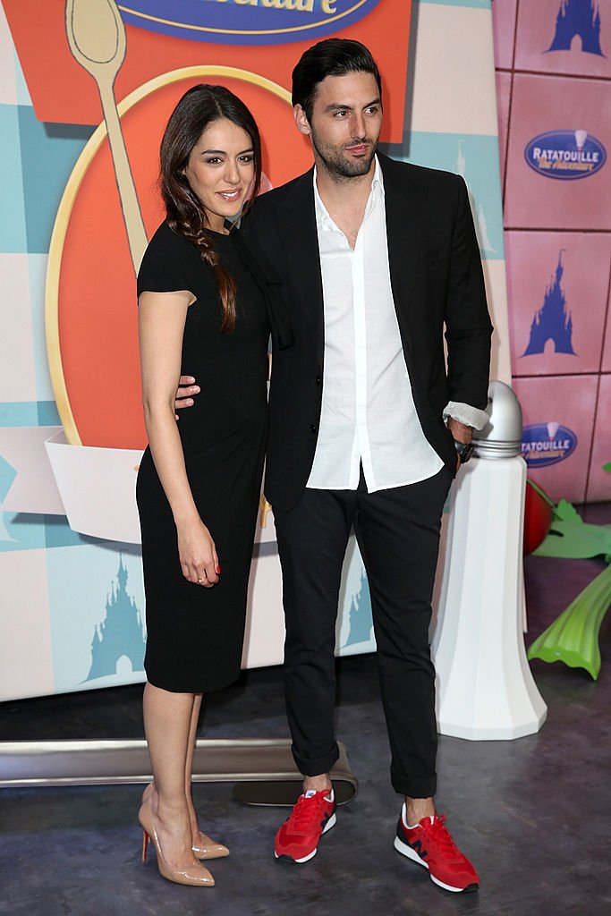 Sofia Essaidi et Adrien Galo assister au lancement de "Ratatouille: l'aventure'' à Disneyland Resort Paris le 21 juin 2014 à Paris, France. | Photo : Getty Images