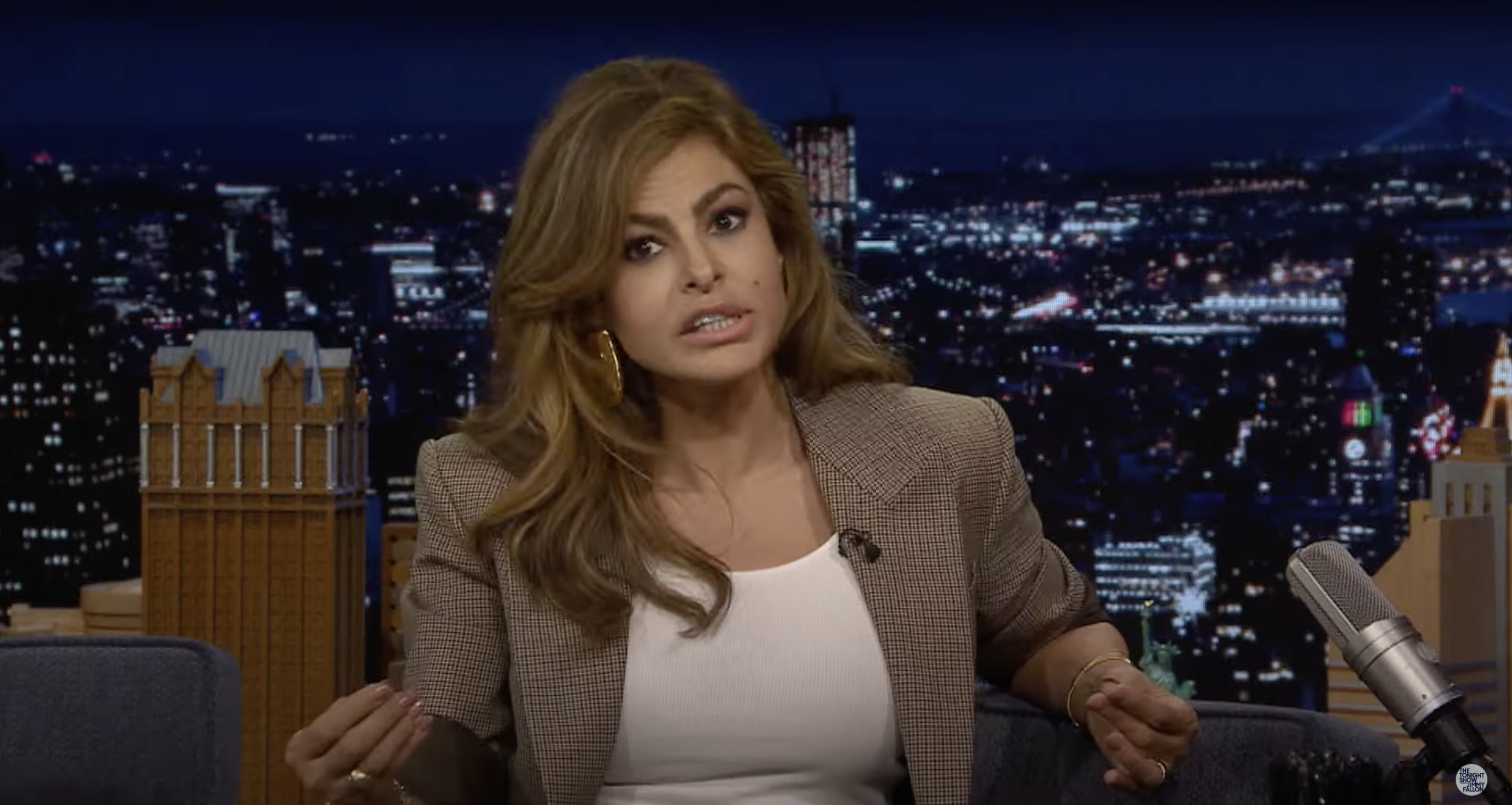 Eva Mendes dans "The Tonight Show Starring Jimmy Fallon", pour la promotion de son nouveau livre pour enfants, extrait d'une vidéo YouTube, datée du 19 septembre 2024 | Source : Youtube/@fallontonight