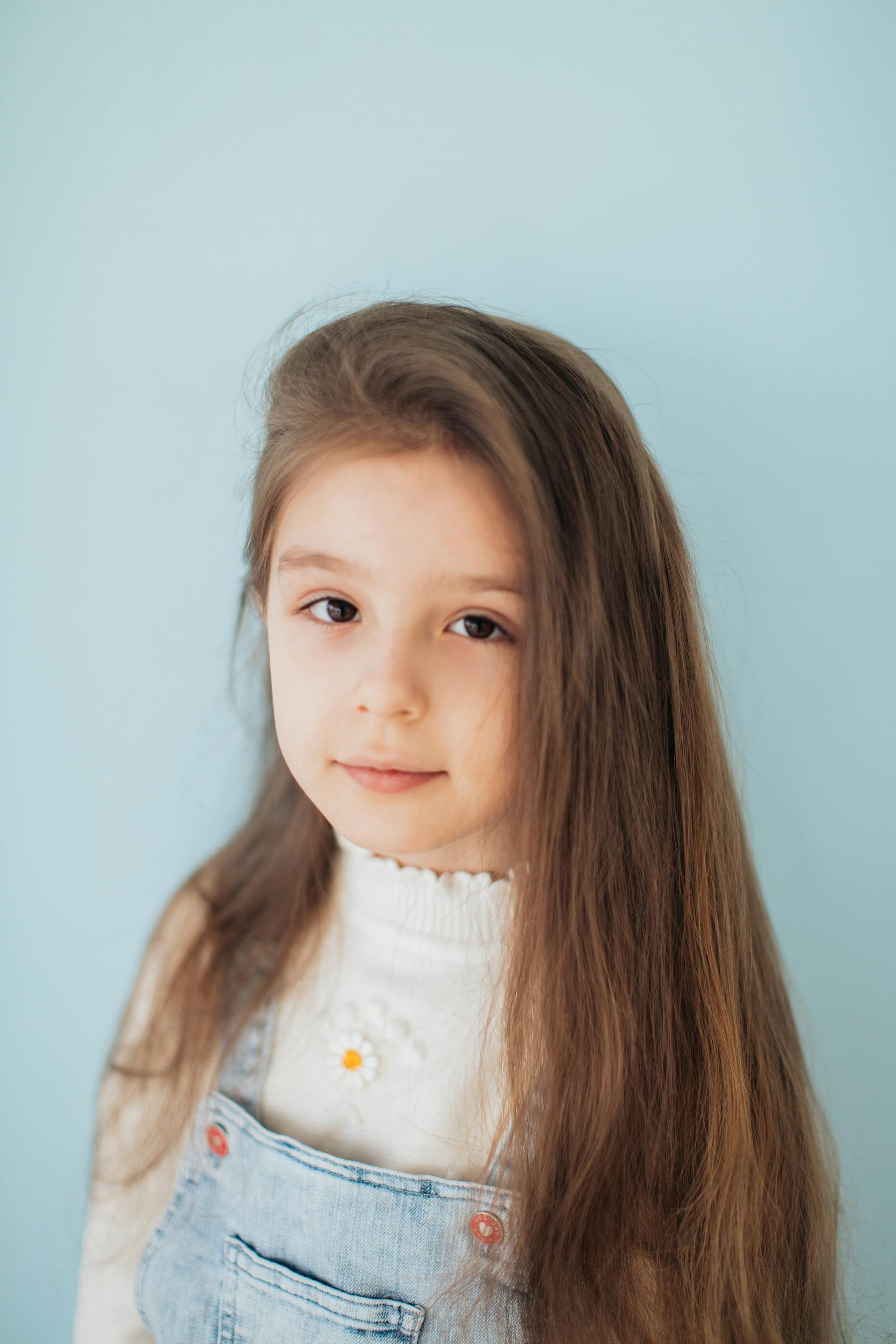 Une fille qui regarde droit devant elle | Source : Pexels