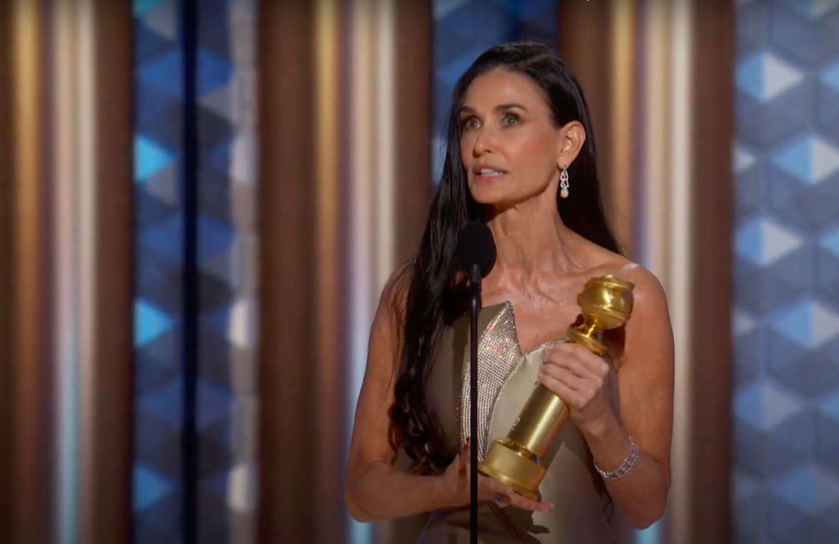 Demi Moore pendant son discours de remerciement. | Source : YouTube/Golden Globes