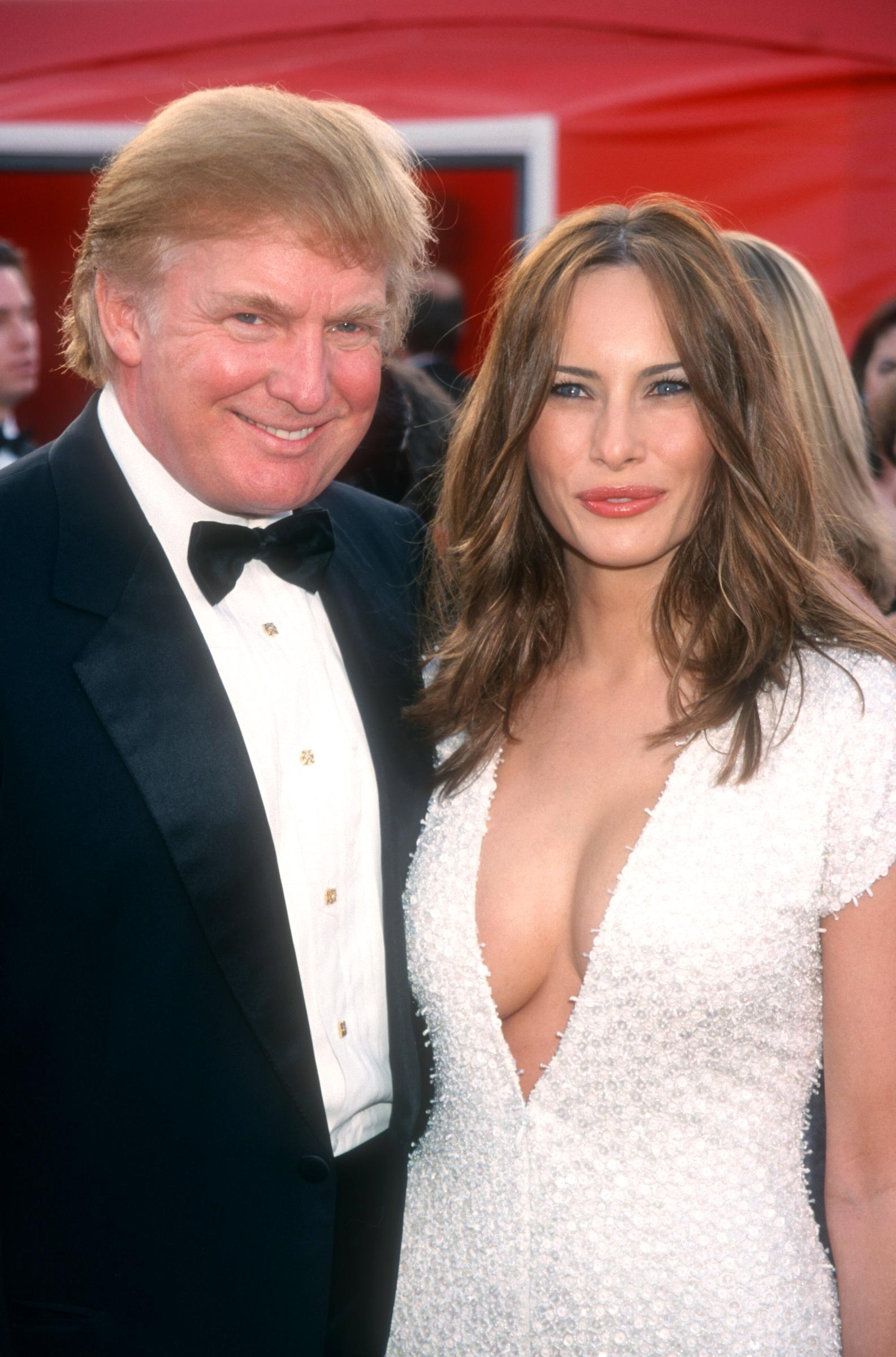 Donald et Melania Trump lors de la 73e cérémonie annuelle des Oscars, le 25 mars 2001, à Los Angeles, en Californie. | Source : Getty Images