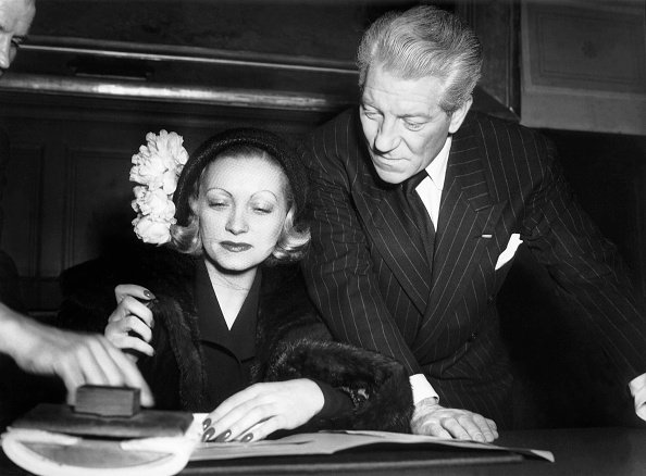 Jean Gabin, Christiane Fournier, dite Dominique, le 28 mars 1949 à Paris, France. | Photo : Getty Images