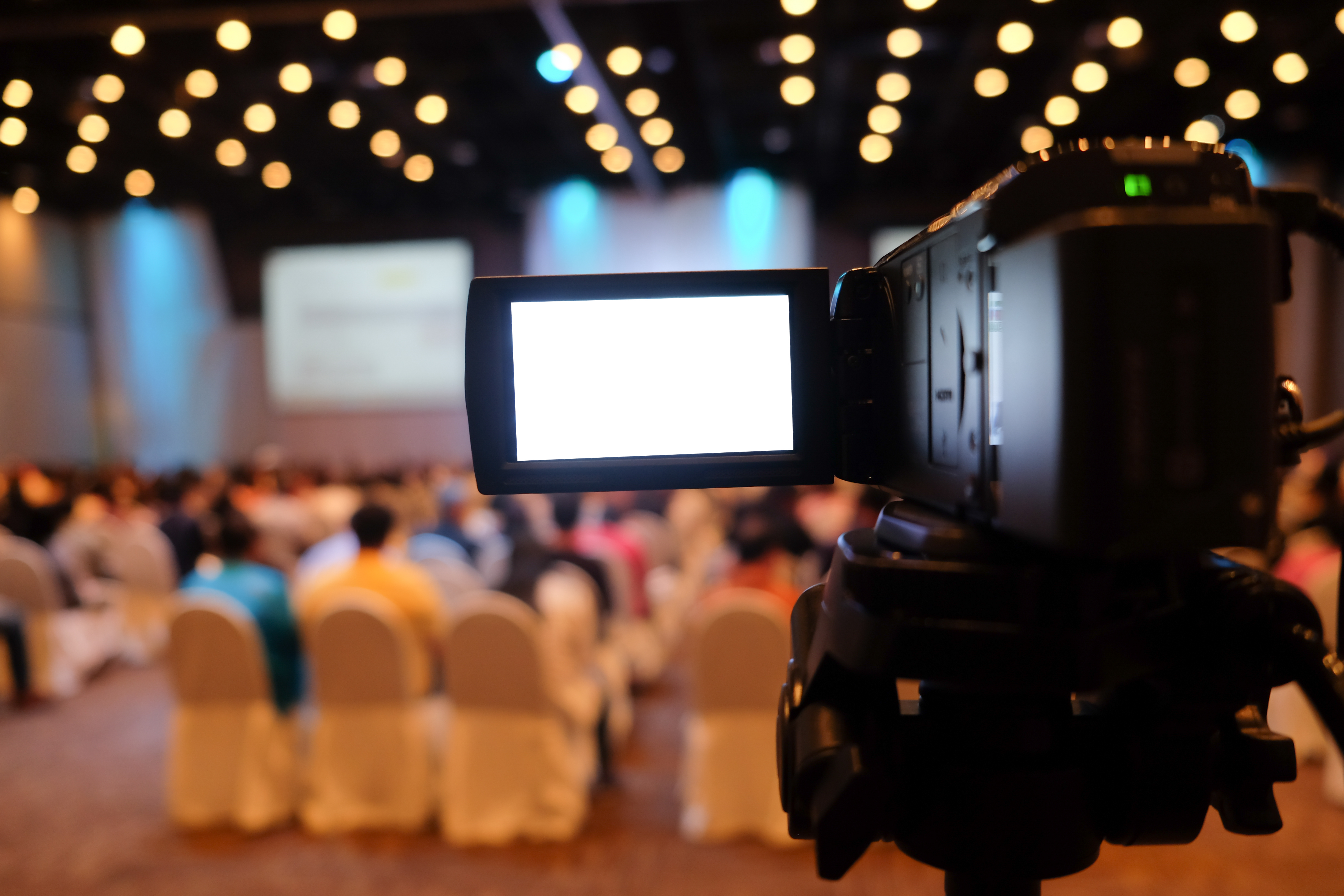 Une caméra enregistrant un événement | Source : Shutterstock