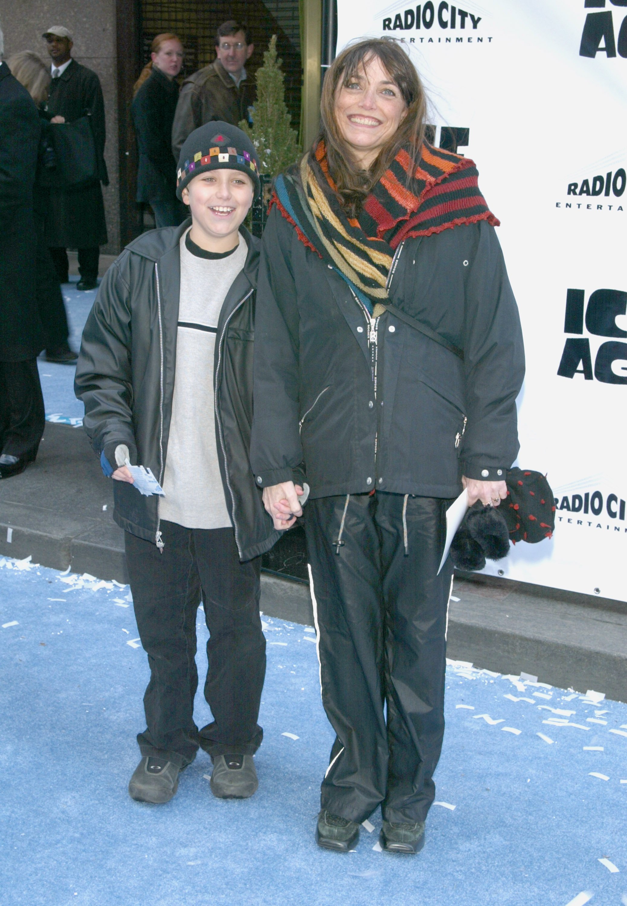 Karen Allen et Nicholas Browne assistent à la première de "L'âge de glace" le 10 mars 2002 | Source : Getty Images