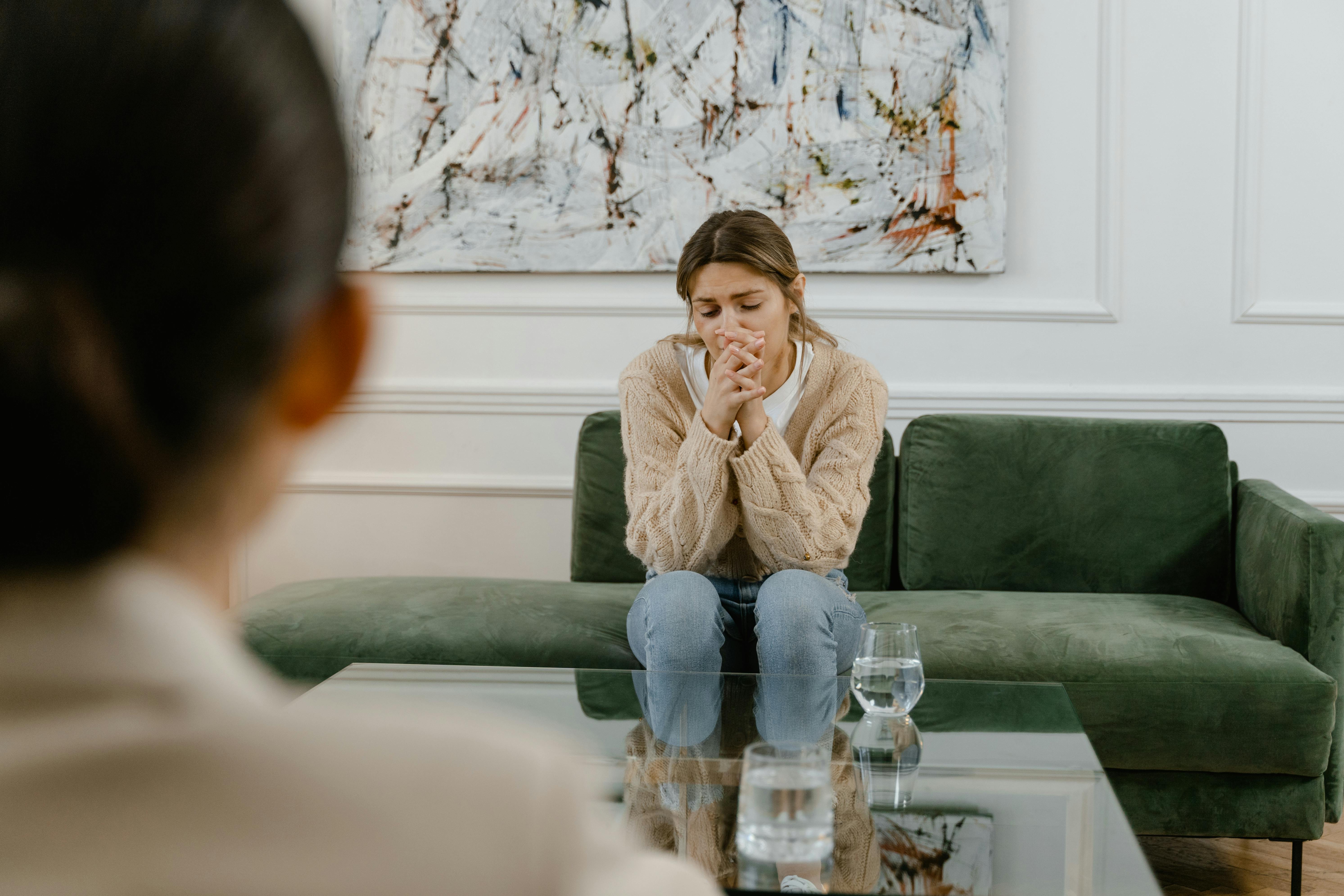 Une femme parle à son thérapeute | Source : Pexels