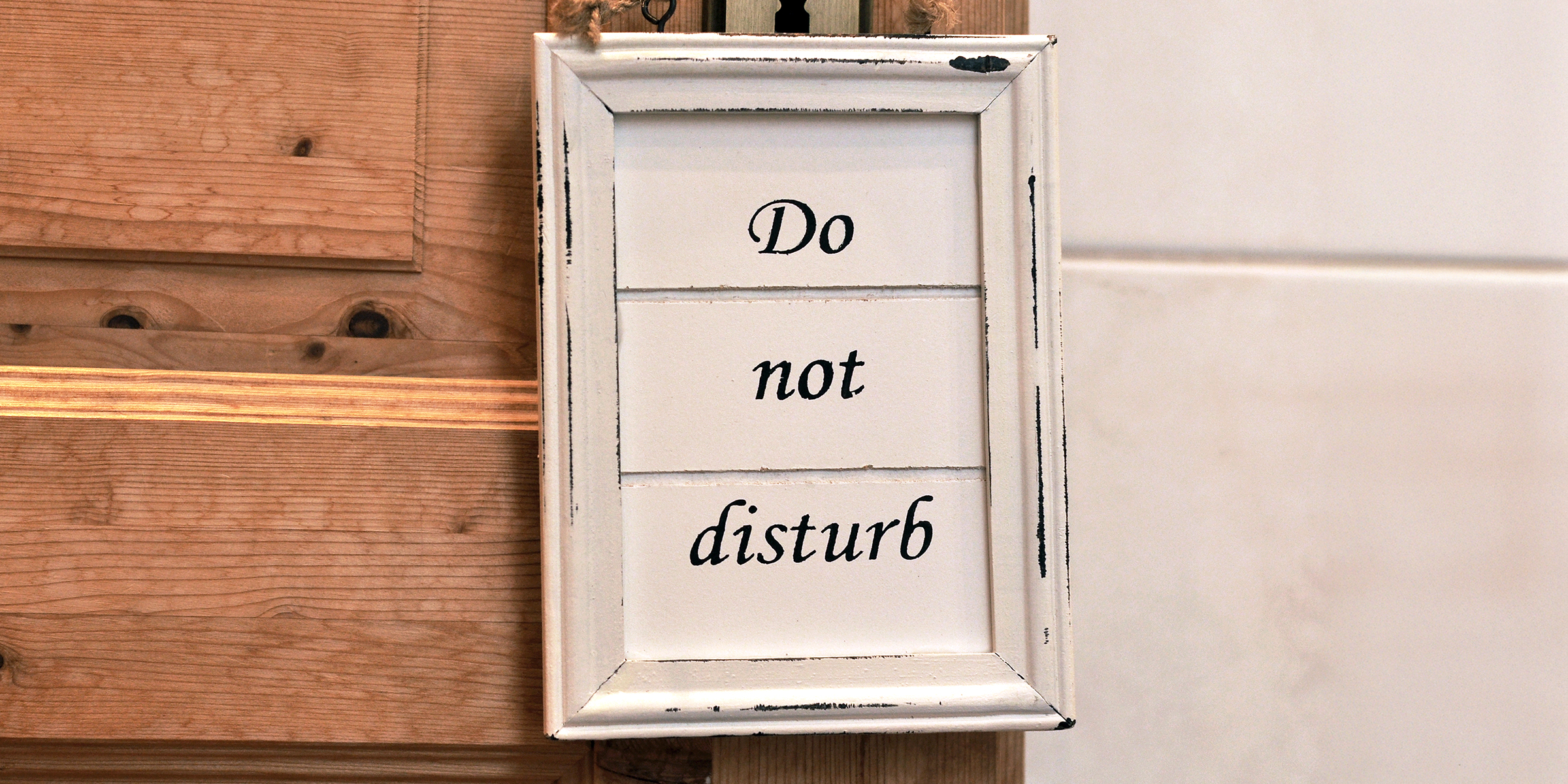 Panneau "Ne pas déranger" | Source : Shutterstock