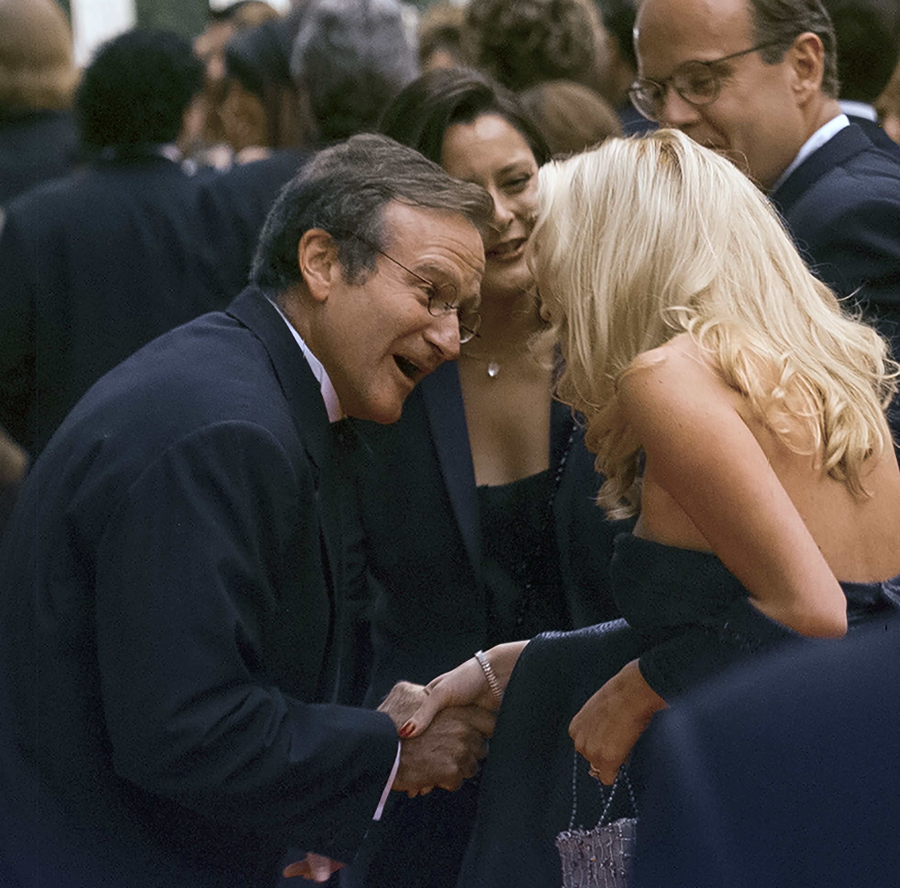 Robin Williams lors de la 55e cérémonie annuelle des Golden Globes, le 18 janvier 1998, à Beverly Hills, en Californie. | Source : Getty Images