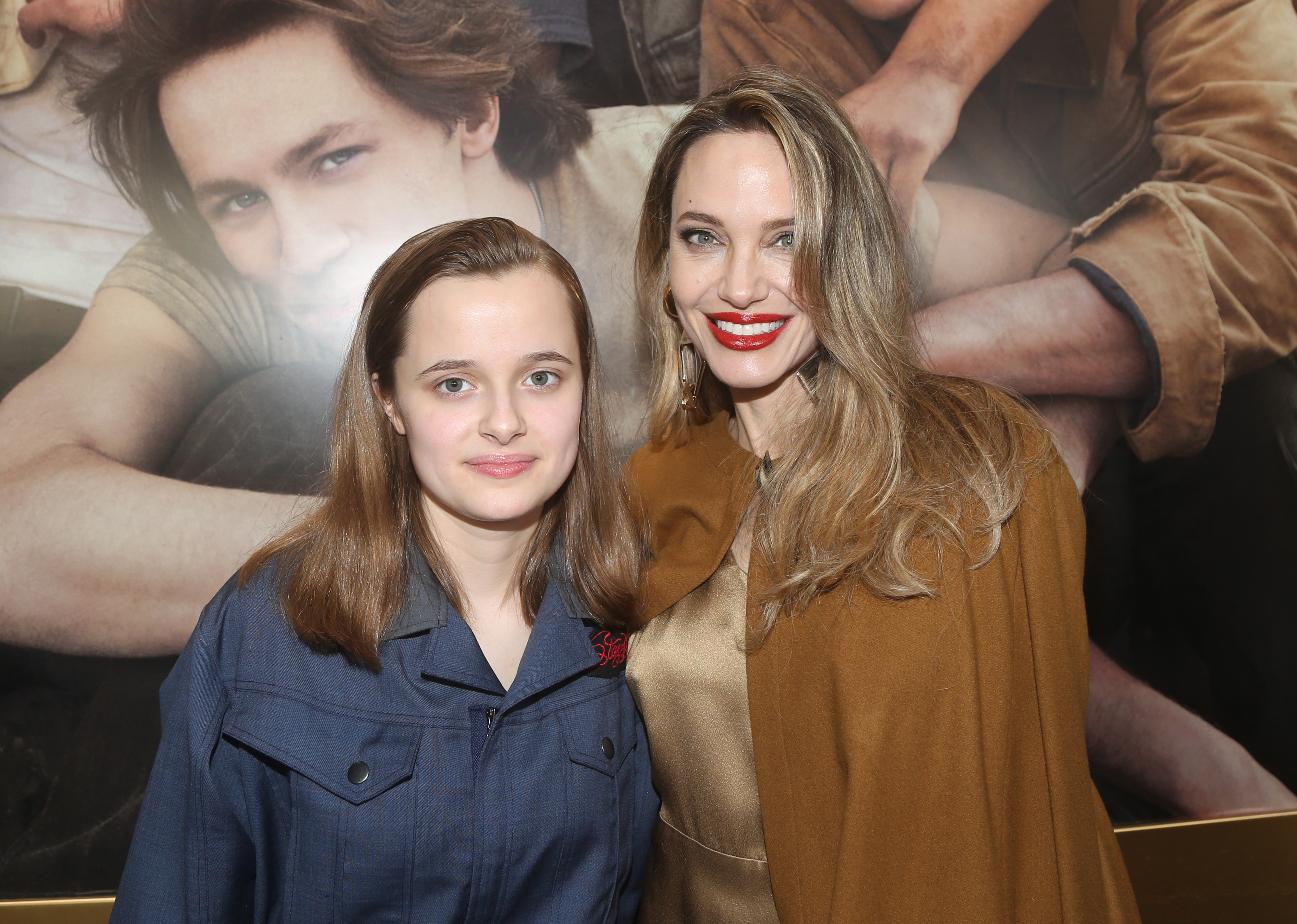 Vivienne Jolie-Pitt et Angelina Jolie assistent à la soirée d'ouverture de "The Outsiders" au théâtre Bernard B. Jacobs, le 11 avril 2024, à New York. | Source : Getty Images