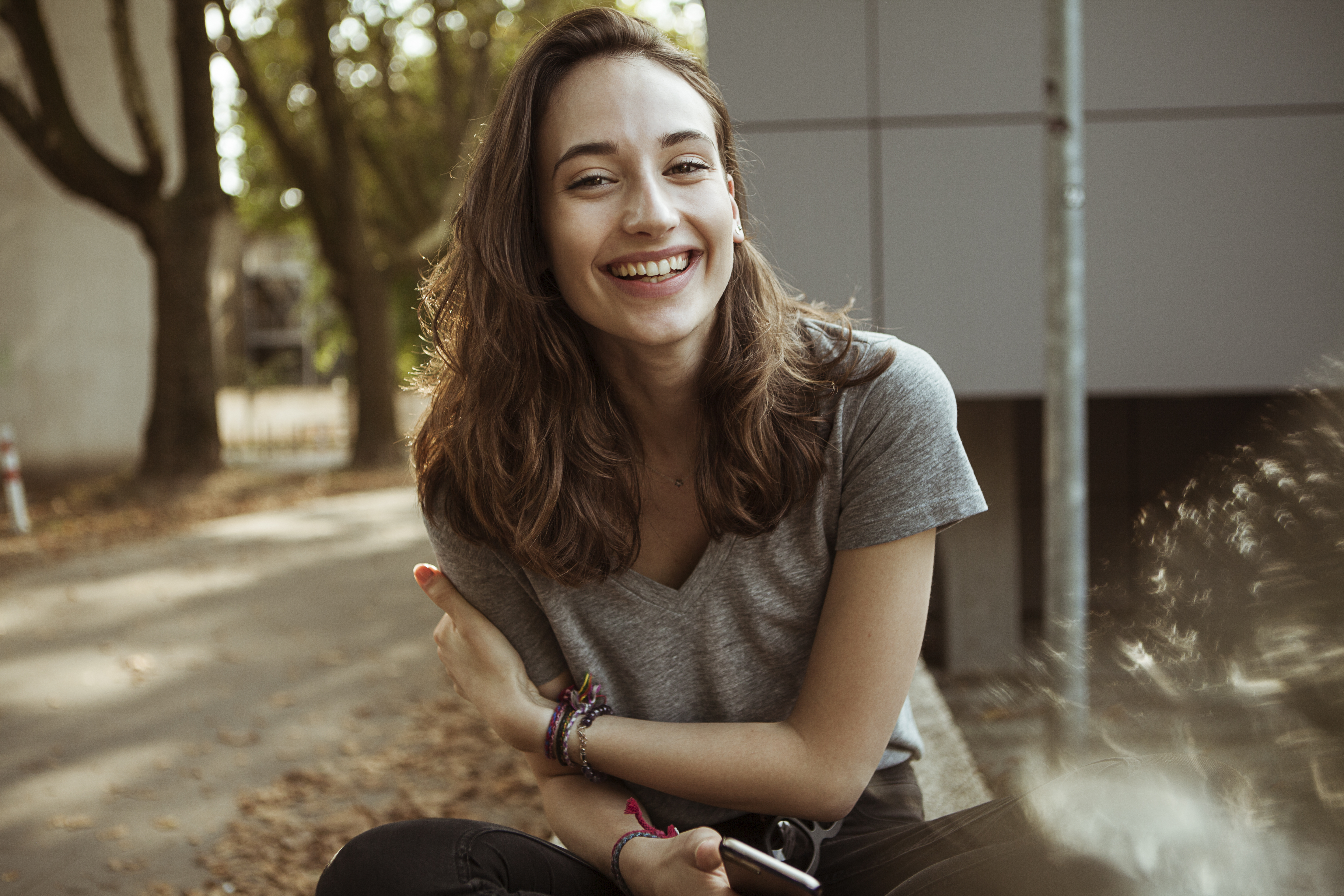 Portrait d'une jeune femme heureuse | Source : Getty Images
