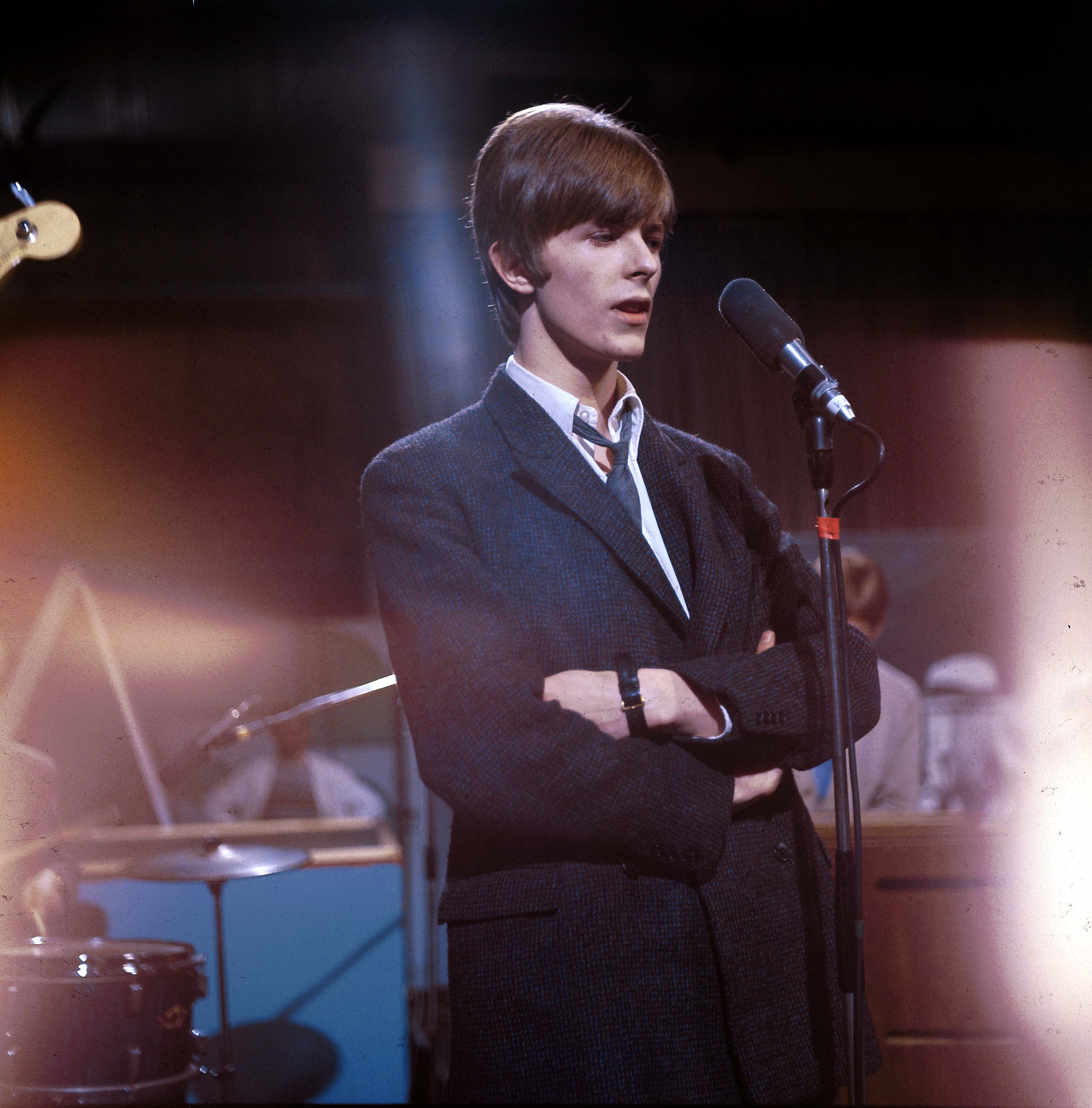 David Bowie se produit en mars 1966 | Source : Getty Images