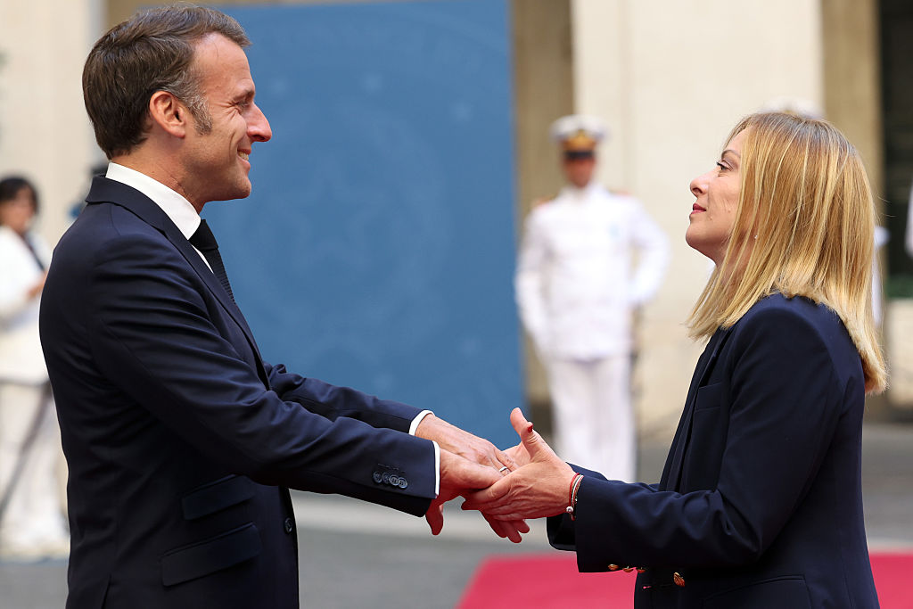 La Première ministre italienne, Giorgia Meloni, accueille le président de la République française, Emmanuel Macron, au Palazzo Chigi. | Source : Getty Images