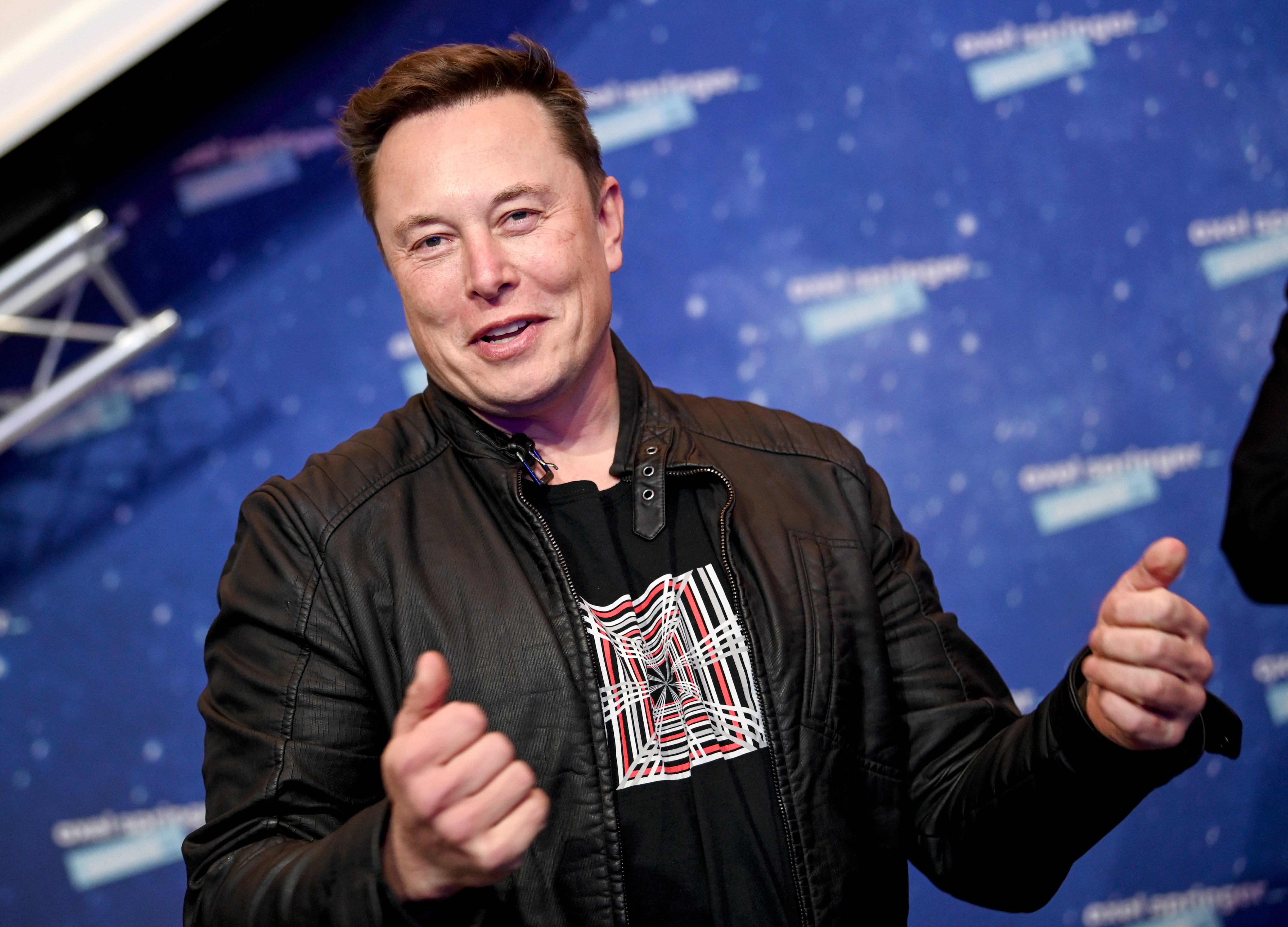 Elon Musk arrive sur le tapis rouge pour le prix Axel Springer à Berlin, en Allemagne, le 1er décembre 2020 | Source : Getty Images