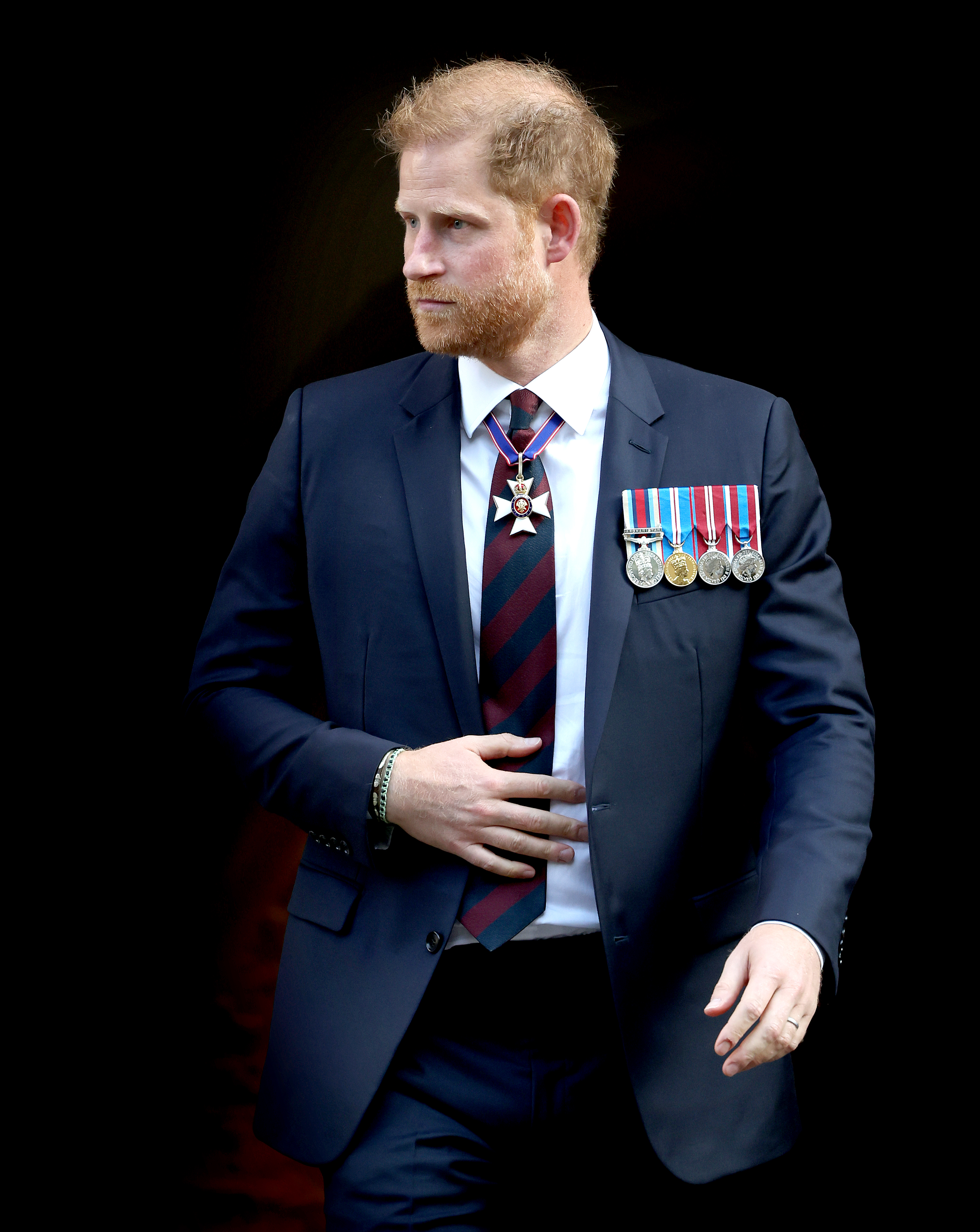 Le prince Harry a été vu portant sa médaille du KCVO lors du service du 10e anniversaire de la Fondation des Jeux Invictus à la cathédrale St Paul de Londres, en Angleterre, le 8 mai 2024 | Source : Getty Images