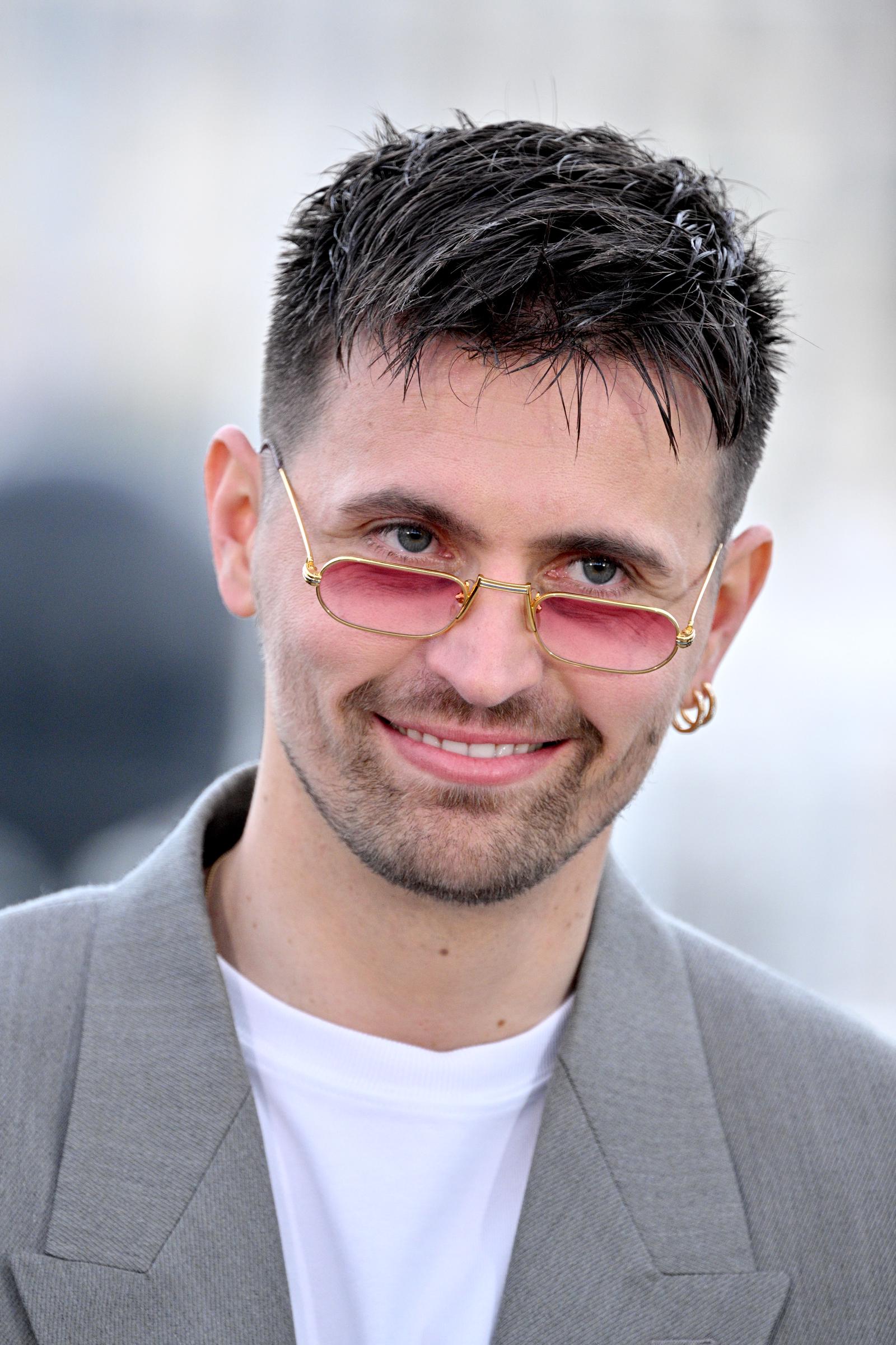Raphaël Quenard au photocall de "Le Deuxième Acte" lors de la 77e édition du Festival de Cannes au Palais des Festivals le 15 mai 2024 à Cannes, France I Photo par Lionel Hahn I Source : Getty Images