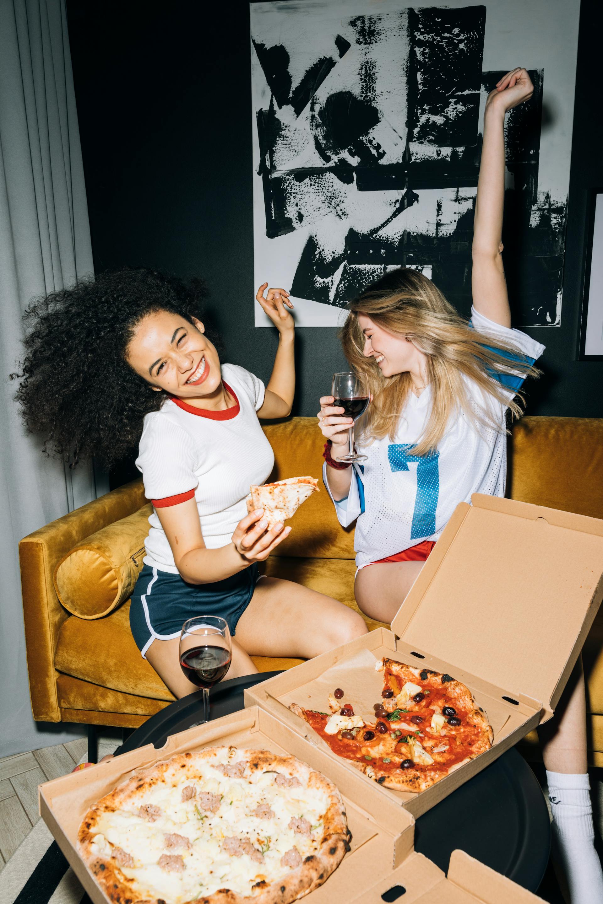 Deux amis qui s'amusent | Source : Pexels