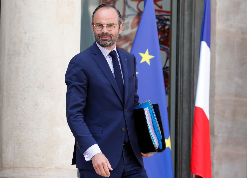 Edouard Philippe quitte le Palais présidentiel de l'Élysée après une réunion hebdomadaire du cabinet le 23 mai 2018 à Paris. | Photo : Getty Images