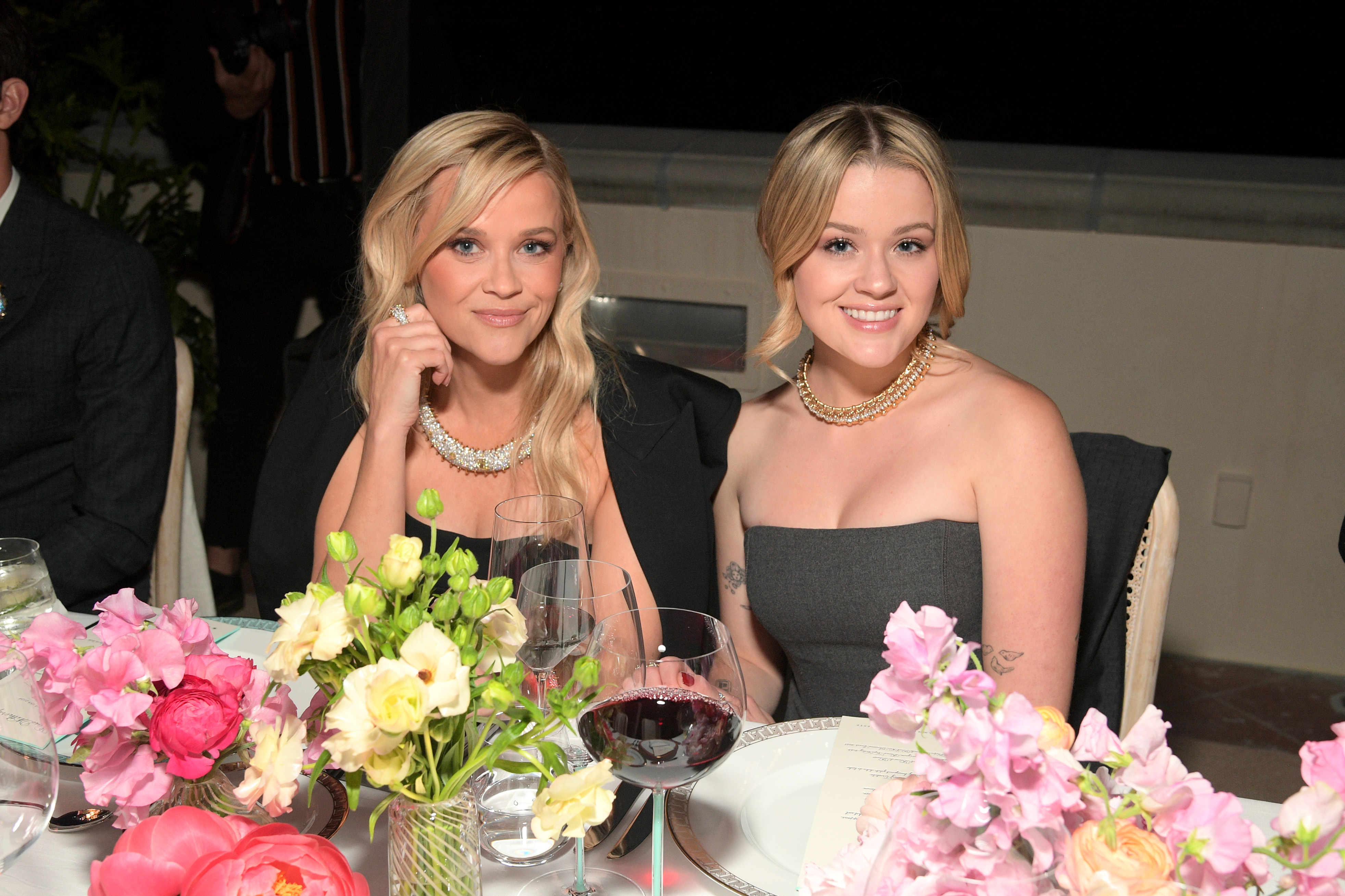 Reese Witherspoon et Ava Phillippe, le 25 avril 2024 à Beverly Hills, en Californie | Source : Getty Images