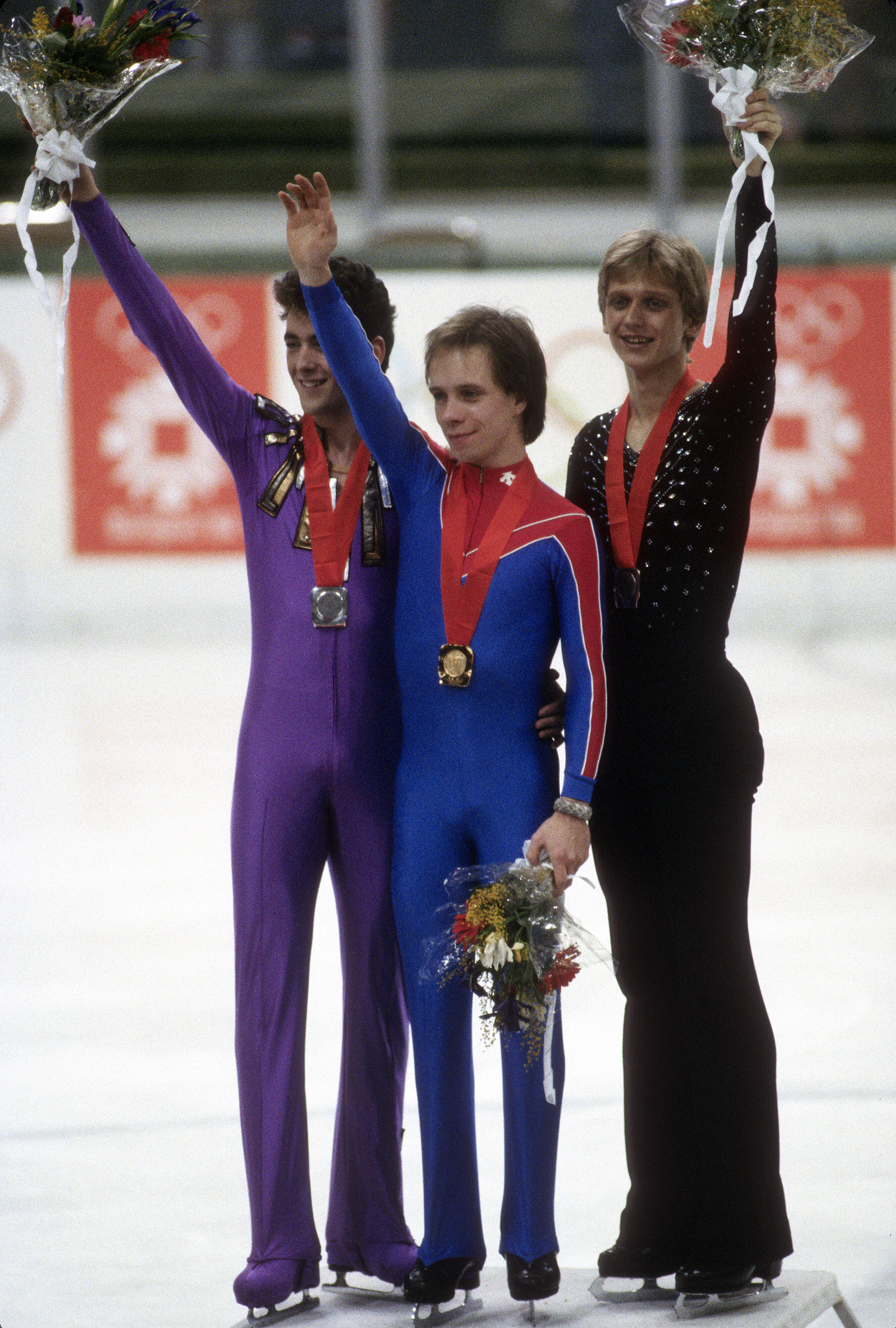 Scott Hamilton pendant la compétition de patinage artistique aux XIVe Jeux olympiques d'hiver, vers 1984 | Source : Getty Images