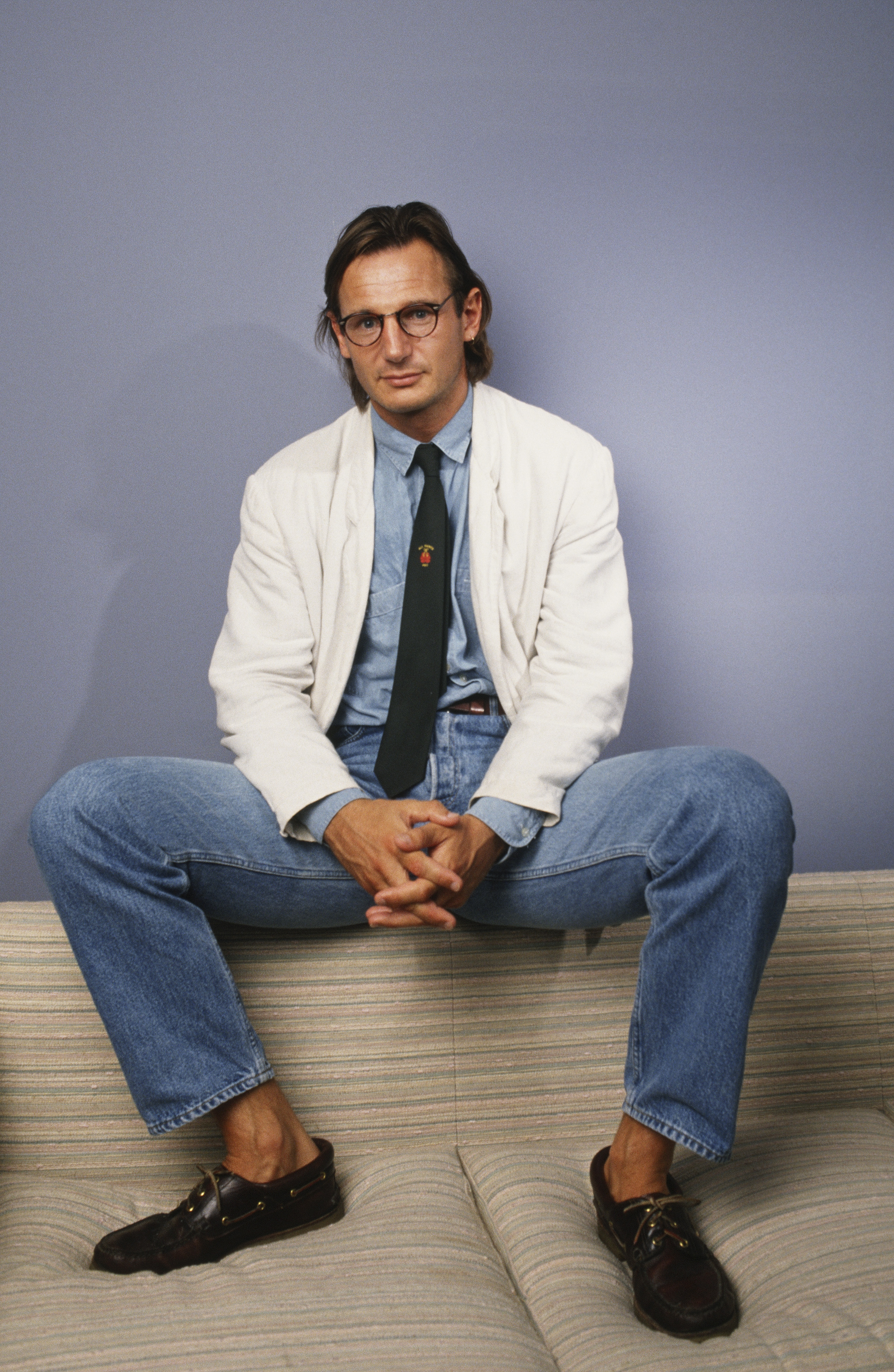 Liam Neeson posant lors d'une séance de portraits photo à Hollywood, Californie, en 1990, pour faire la publicité de son film "Dark Man" | Source : Getty Images