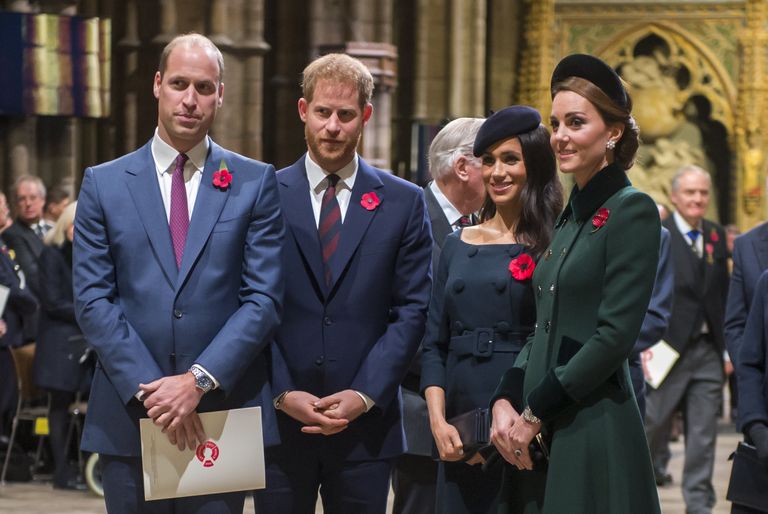 Le prince William, le prince Harry, Meghan Markle et Kate Middleton arrivent à l'abbaye de Westminster pour assister à un service marquant le centenaire de l'Armistice, le 11 novembre 2018 à Londres. / Source : Getty Images