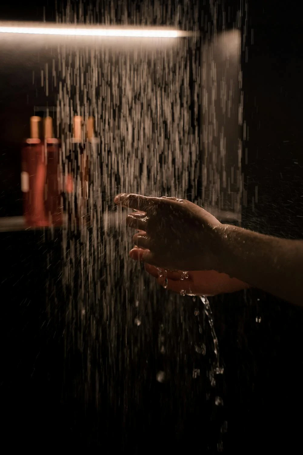 Une femme sous la douche | Source : Pexels