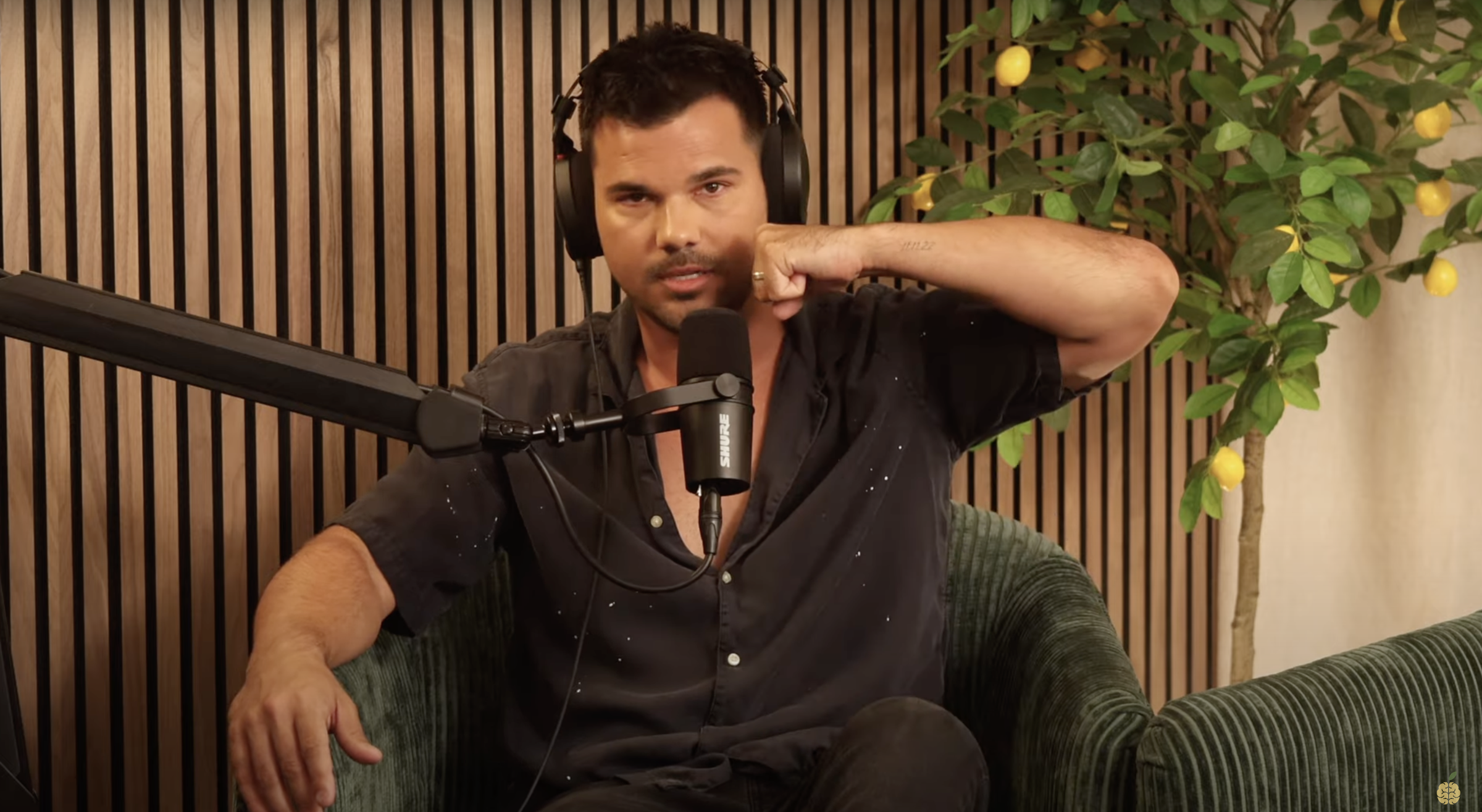 Taylor Lautner, tel que vu dans une vidéo datant du 3 juillet 2024 | Source : YouTube/thesqueeze