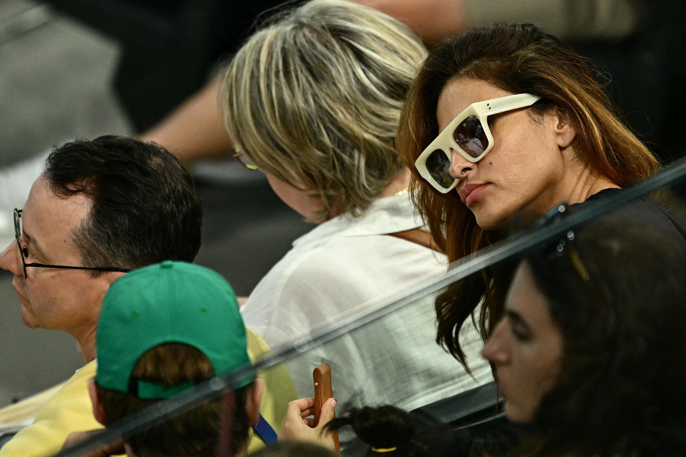 Eva Mendes assiste à la finale des barres asymétriques féminines en gymnastique artistique à l'arène de Bercy lors des Jeux olympiques de Paris 2024, le 4 août 2024 | Source : Getty Images