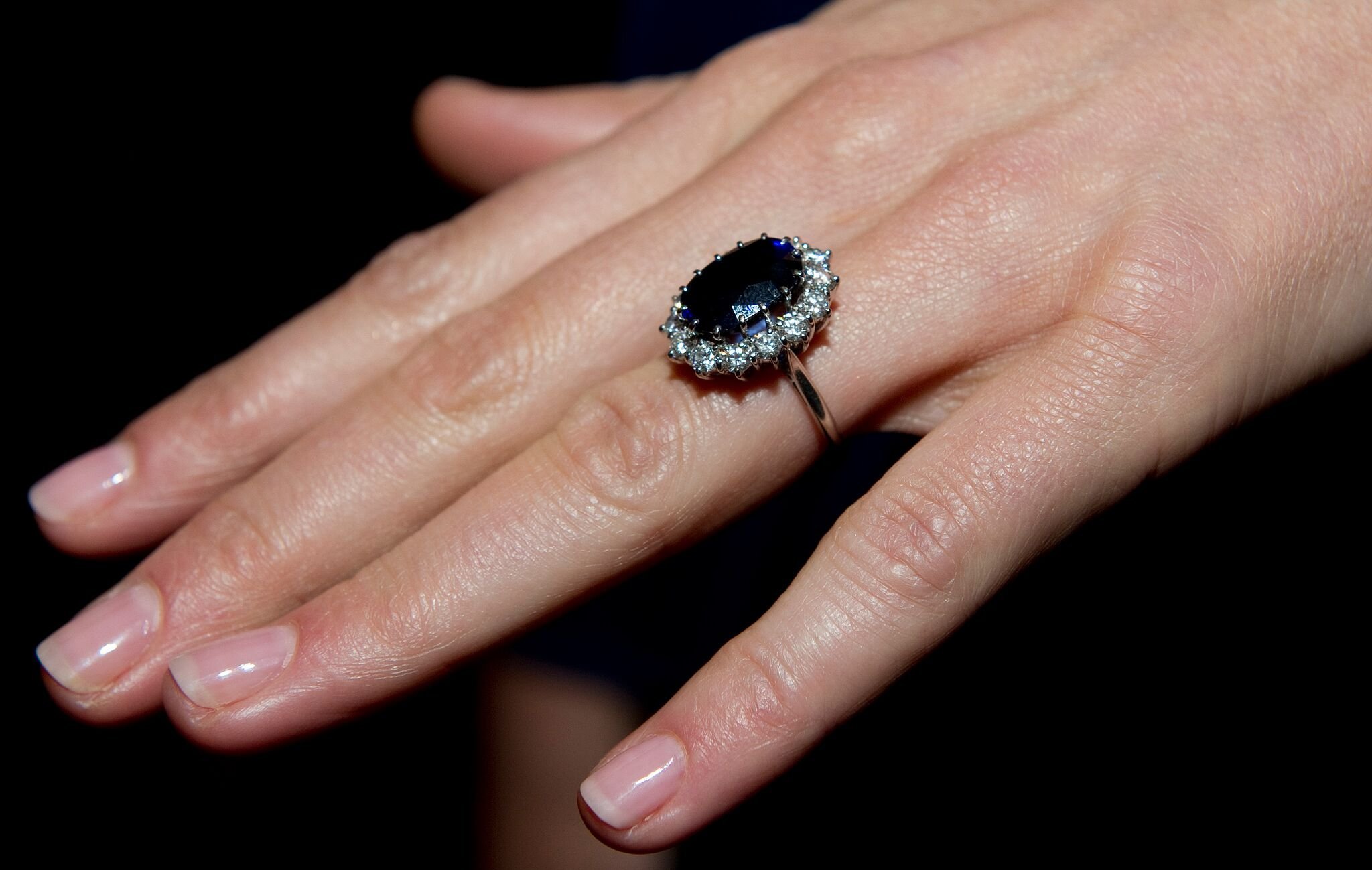 Bague de fiançailles en saphir de la princesse Diana | Photo :  Getty Images