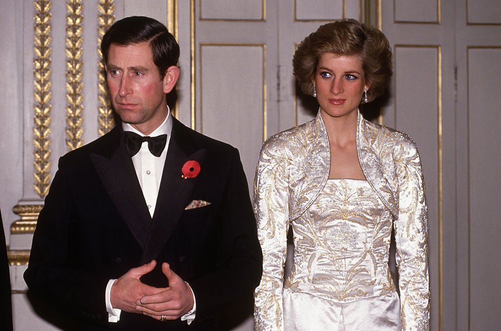Le prince Charles et Diana, princesse de Galles, à Paris, en France, en novembre 1988. | Photo : Getty Images Le prince Charles et Diana, princesse de Galles, à Paris, en France, en novembre 1988. | Photo : Getty Images Getty Images