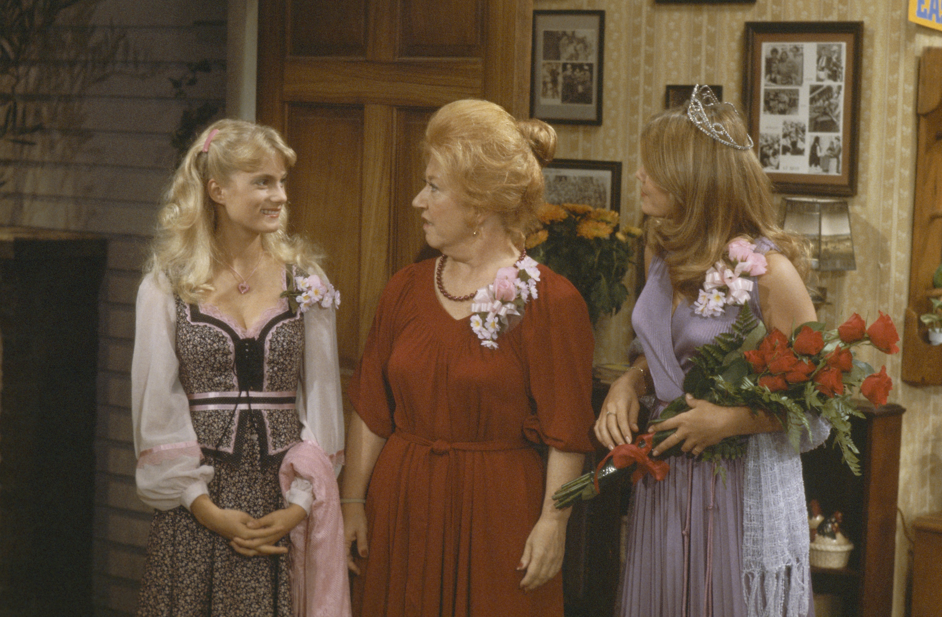 Anne Haddock, Charlotte Rae and Lisa Whelchel sur le plateau de "The Facts of Life", 1979 | Source : Getty Images