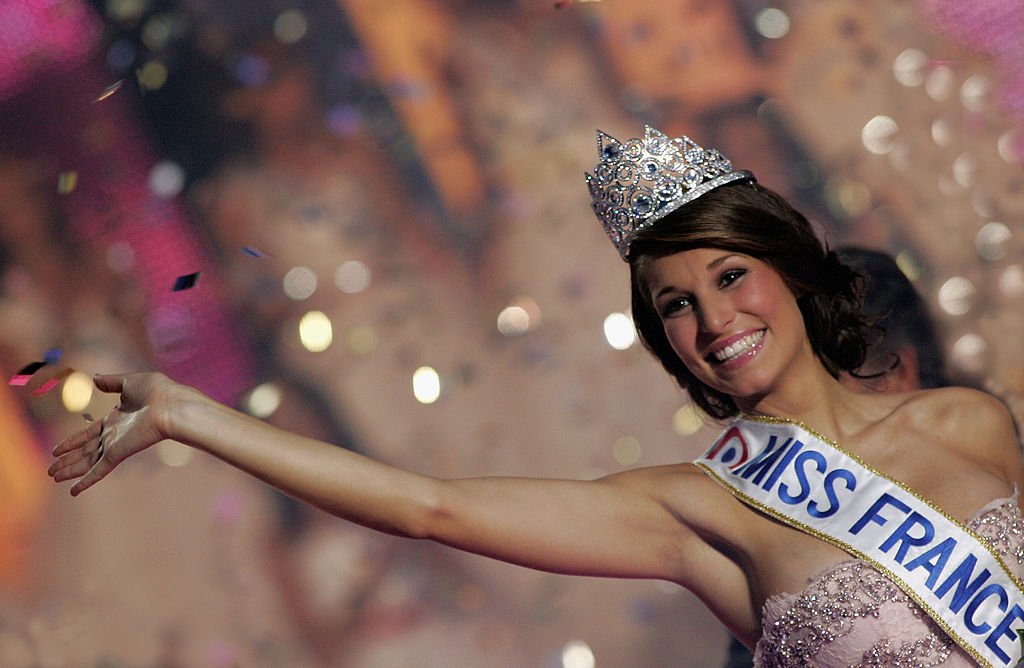 Laury Thilleman remportant le concours Miss France en 2011. l Source : Getty Images