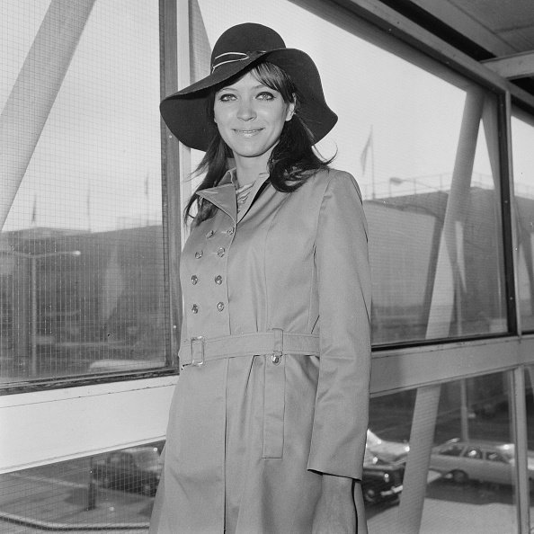  Anna Karina à l'aéroport d'Heathrow, Londres, Royaume-Uni, 13 septembre 1968.| Photo : Getty Images