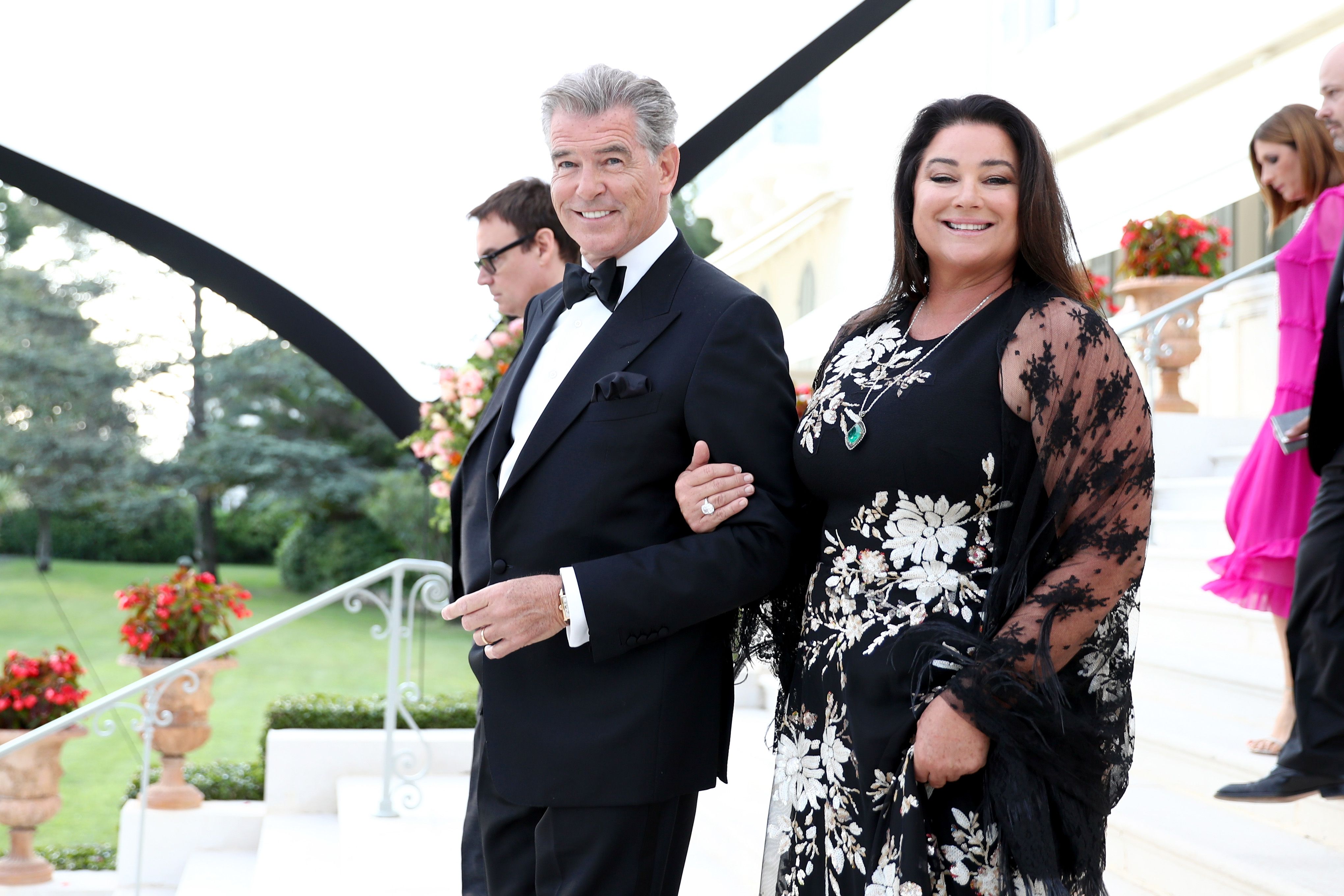 Pierce Brosnan et Keely Shaye Brosnan lors du gala de l'amfAR Cannes 2018 à l'hôtel du Cap-Eden-Roc le 17 mai 2018, au Cap d'Antibes, en France. | Source : Getty Images