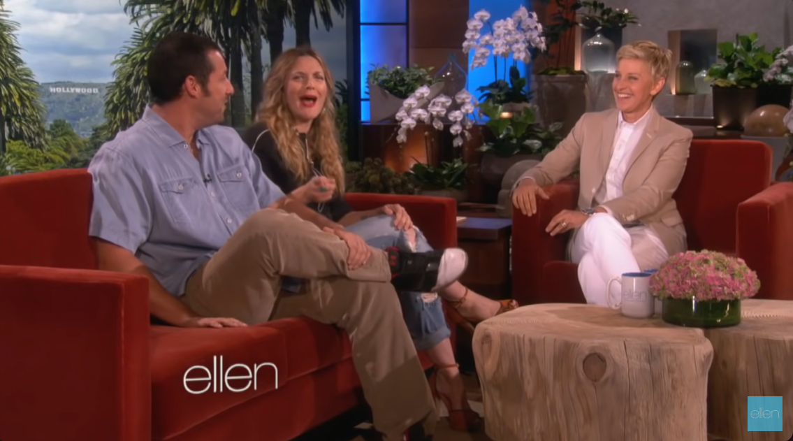 Drew Barrymore affirme que Jackie Sandler "réprimanderait" Adam s'il n'était pas assez romantique devant la caméra, dans une interview sur "The Ellen Show", postée le 14 mai 2014 | Source : YouTube/TheEllenShow