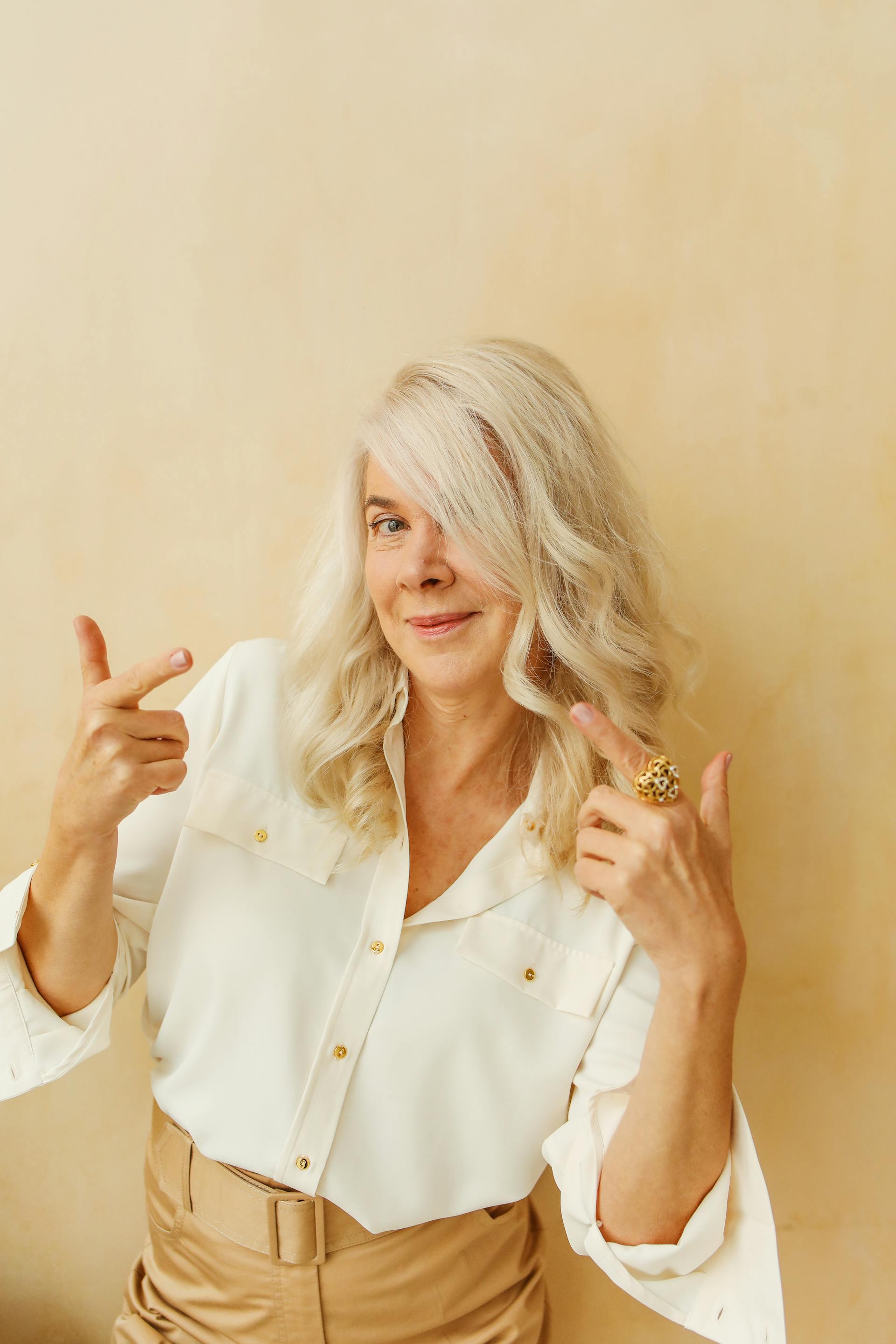 Une femme souriant avec fierté | Source : Pexels