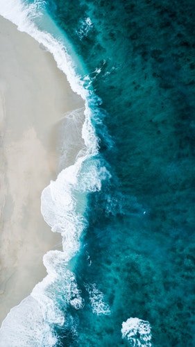 une vague d'ocean. | Photo : Unsplash