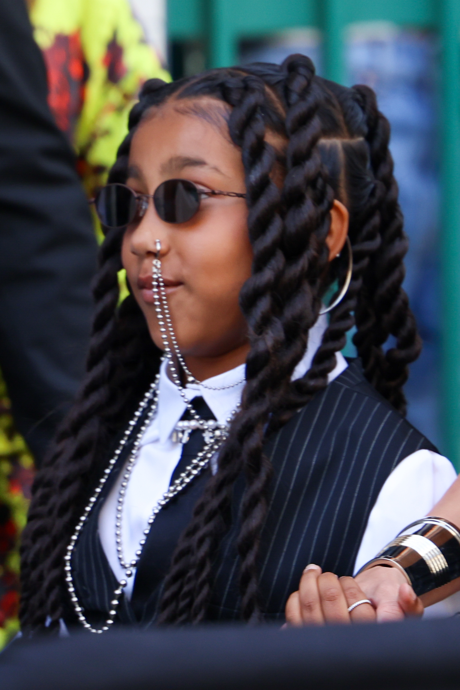 Kim Kardashian et North West assistent au défilé Jean Paul Gaultier Couture Automne Hiver 2022 2023 le 06 juillet 2022 à Paris, France. | Source : Getty Images