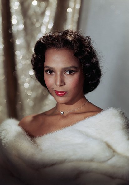 Dorothy était la chanteuse vedette du film "Carmen Jones" de 1954. | Photo : Getty Images